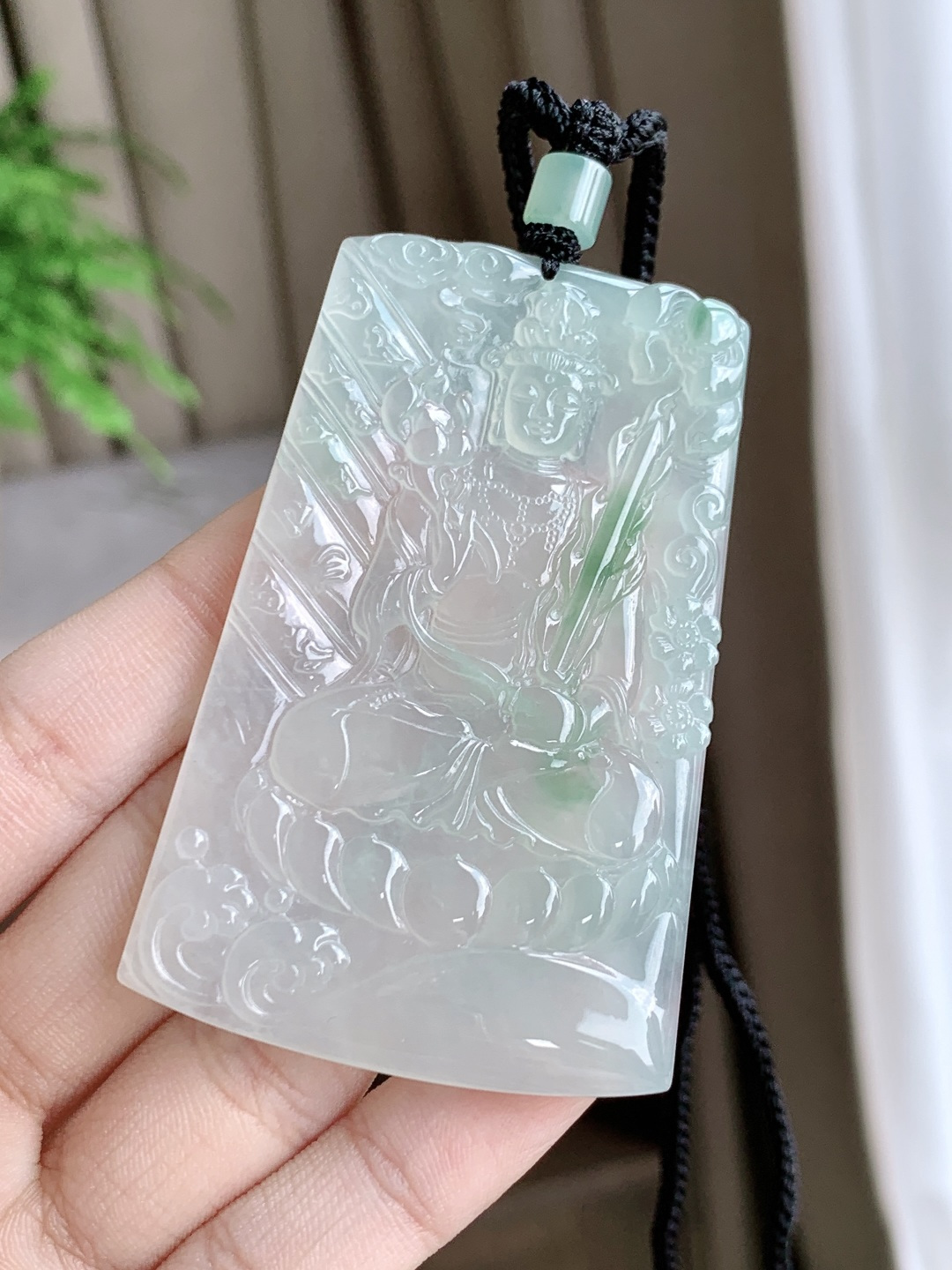 冰胶飘绿花虚空藏菩萨牌吊坠,缅料 性比高 飘花 水润通透,尺寸68-43.5-5.3,重量42克