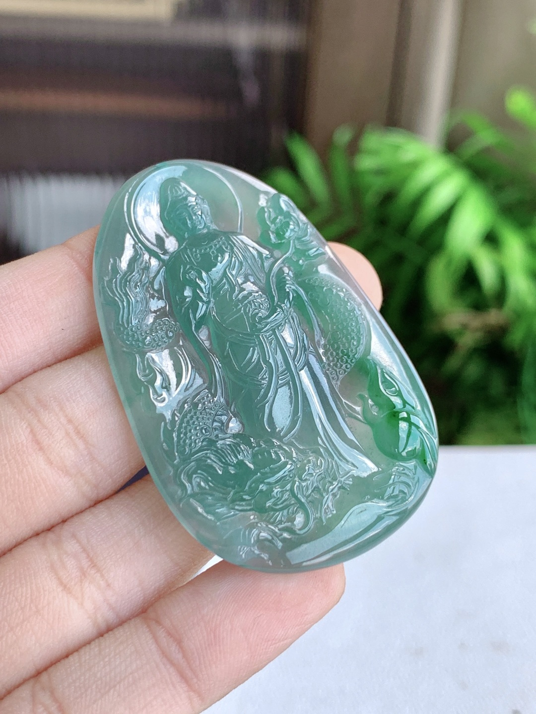 冰天空蓝御龙观音牌飘绿花站观音牌吊坠,  无裂 性比高 飘花, 尺寸54-34.4-5, 重量15.8克