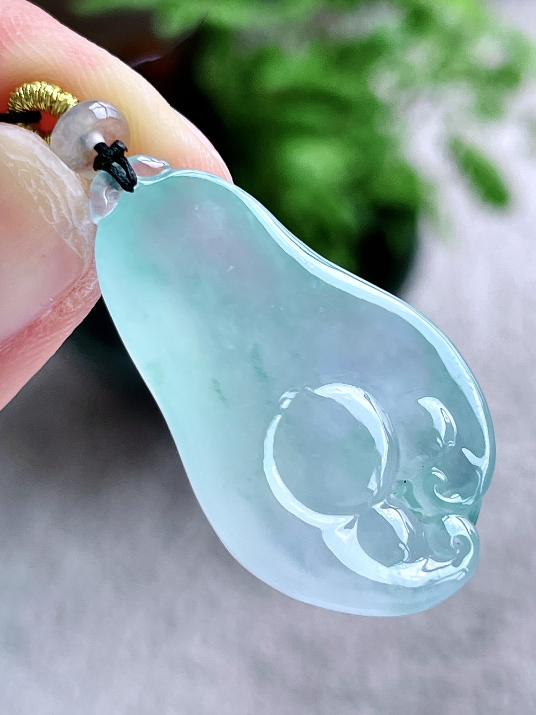 冰胶飘花佛手瓜吊坠,说明,性比高,厚装,尺寸35.5-21-9.6,重量10.3克