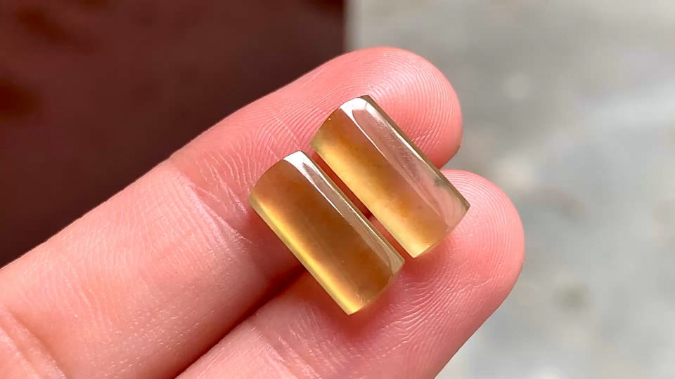 黄金马鞍一对