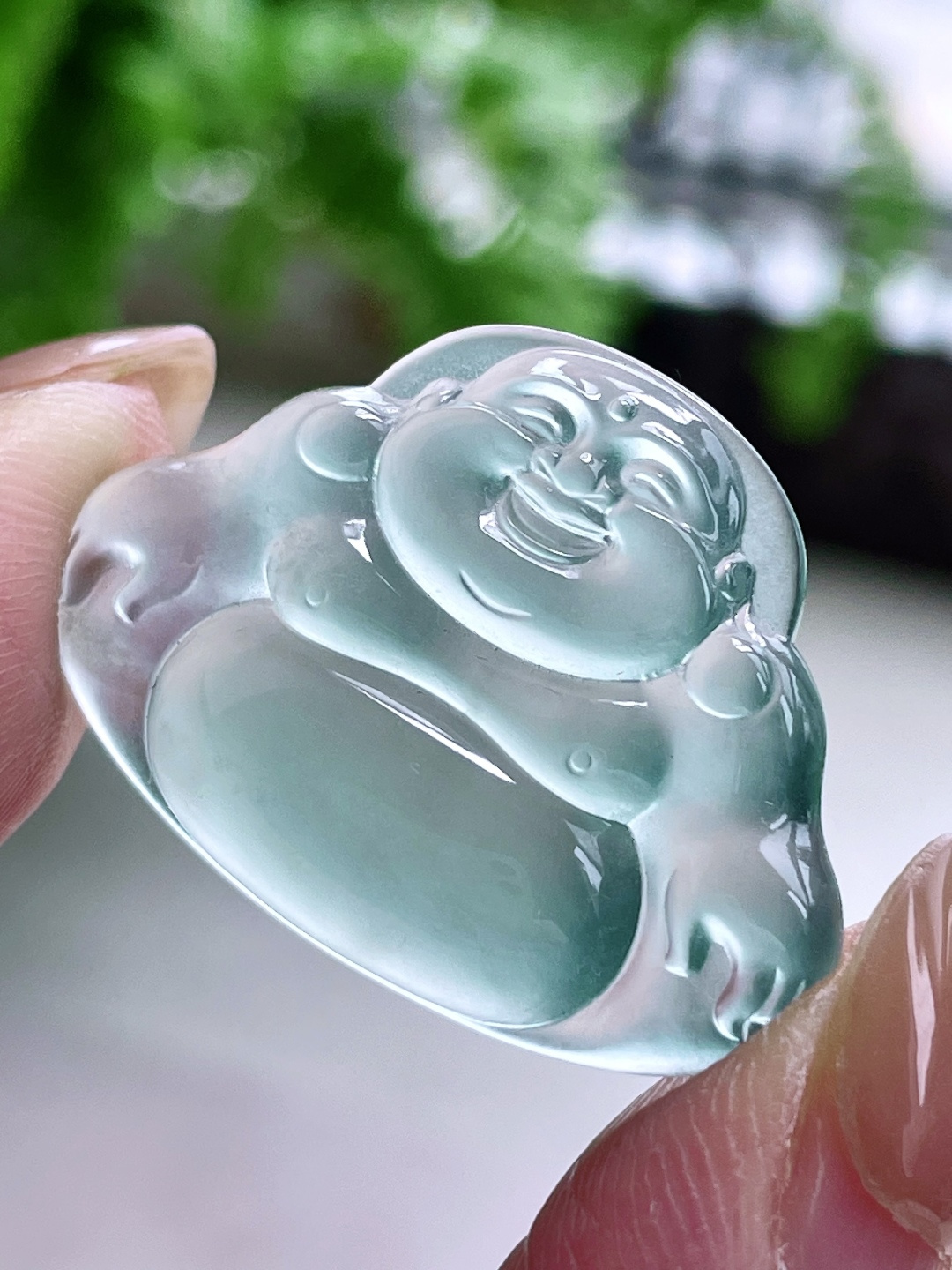 玻璃种晴水佛公吊坠，缅料，无裂，性比高，种老起荧光一刀切，尺寸28.8-21-5，重量4.7克