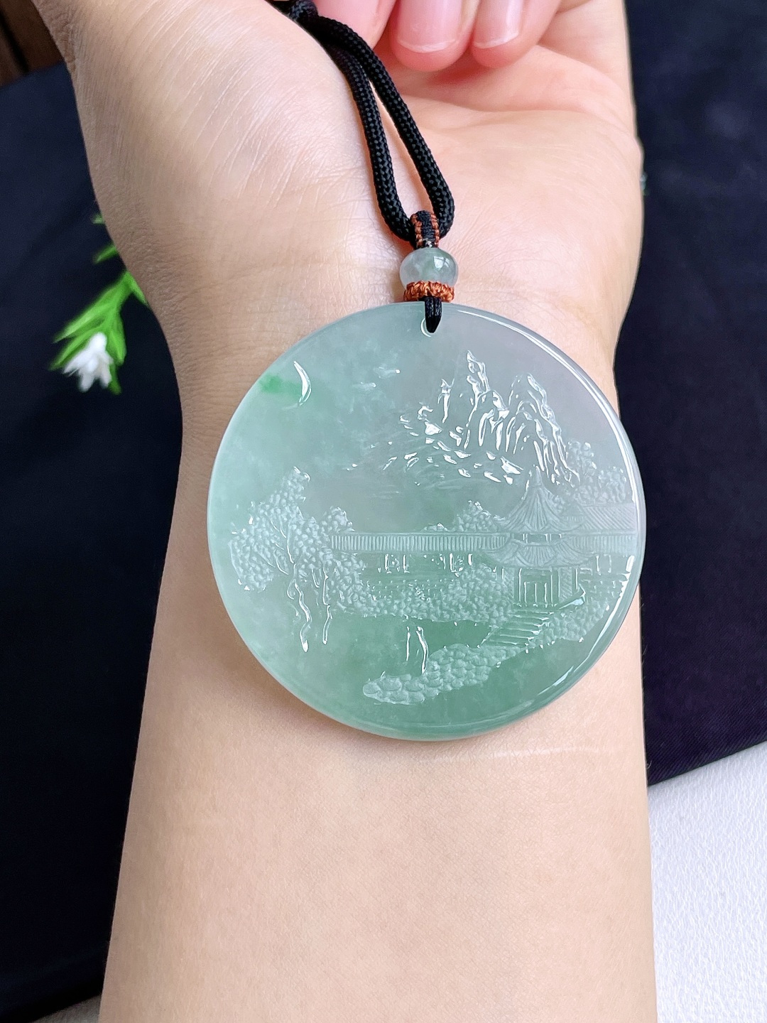 冰晴绿圆牌山水牌大山水牌吊坠,性比高