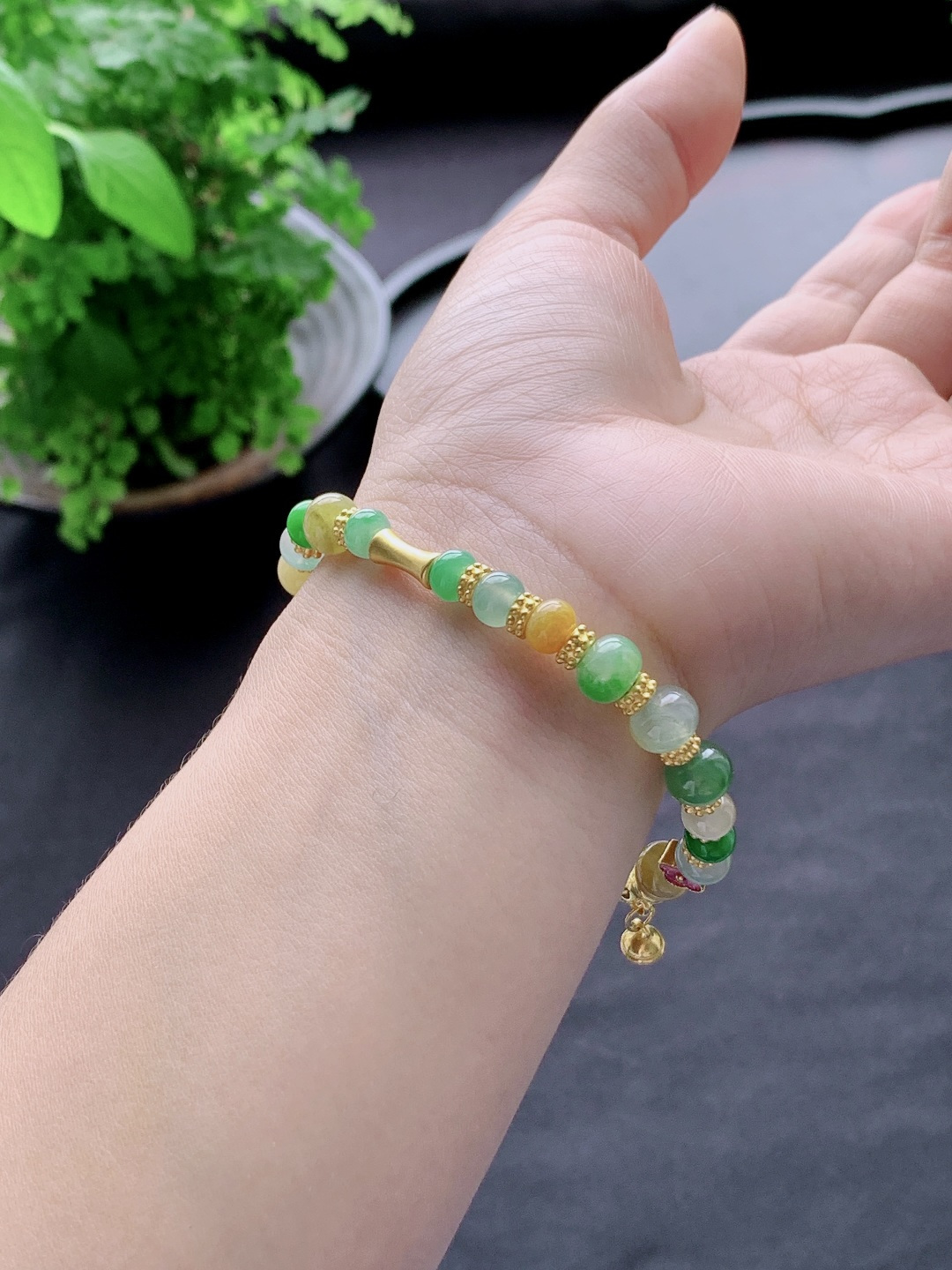 冰黄加绿手串算盘珠珠子手串,足金镶嵌,竹节,阳绿,尺寸7.4-5.1mm,重量10.9克