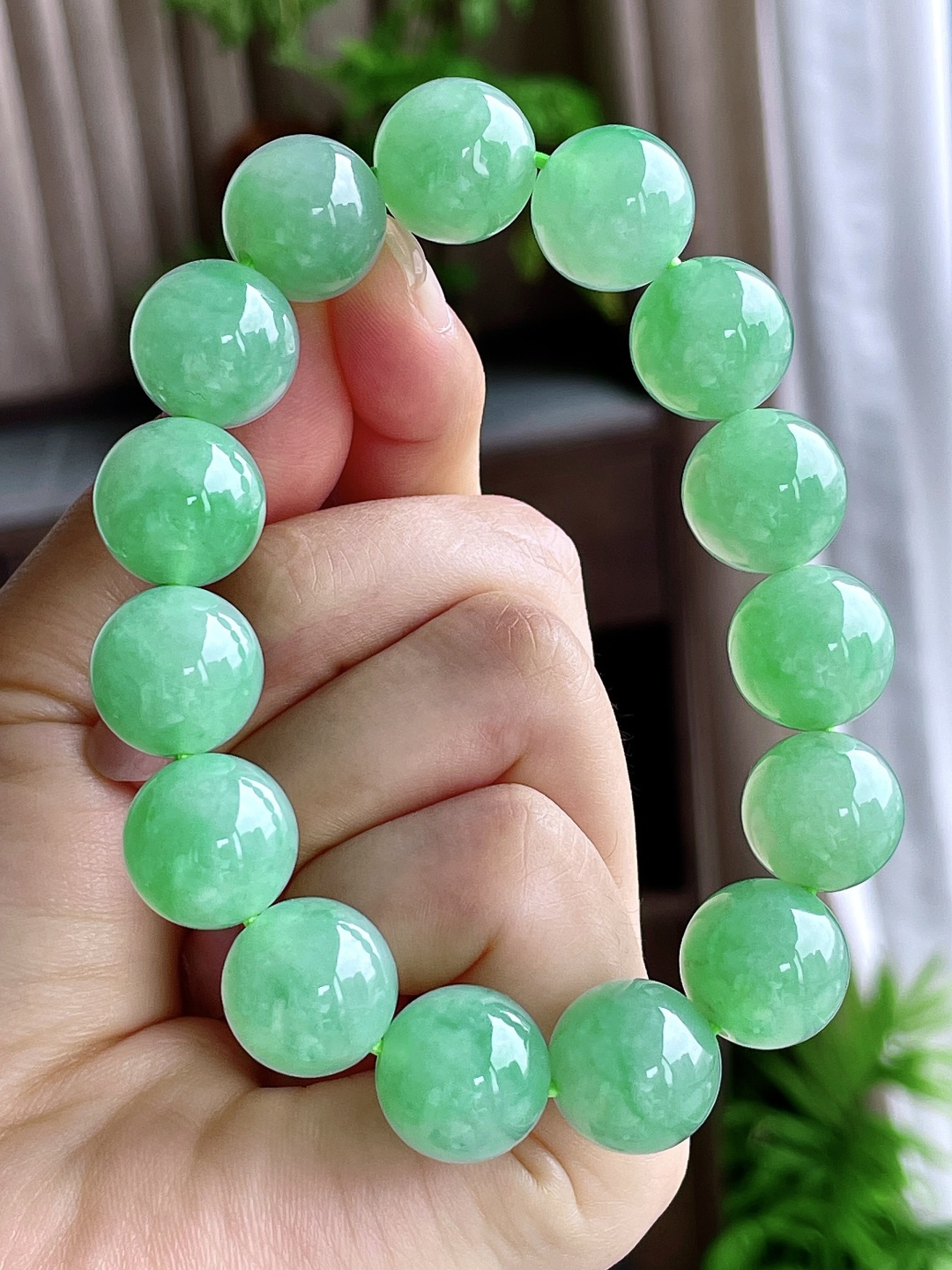 珠子冰阳绿手串圆珠珠子手串,性比高,尺寸14.8-14.6mm,重量83.4克
