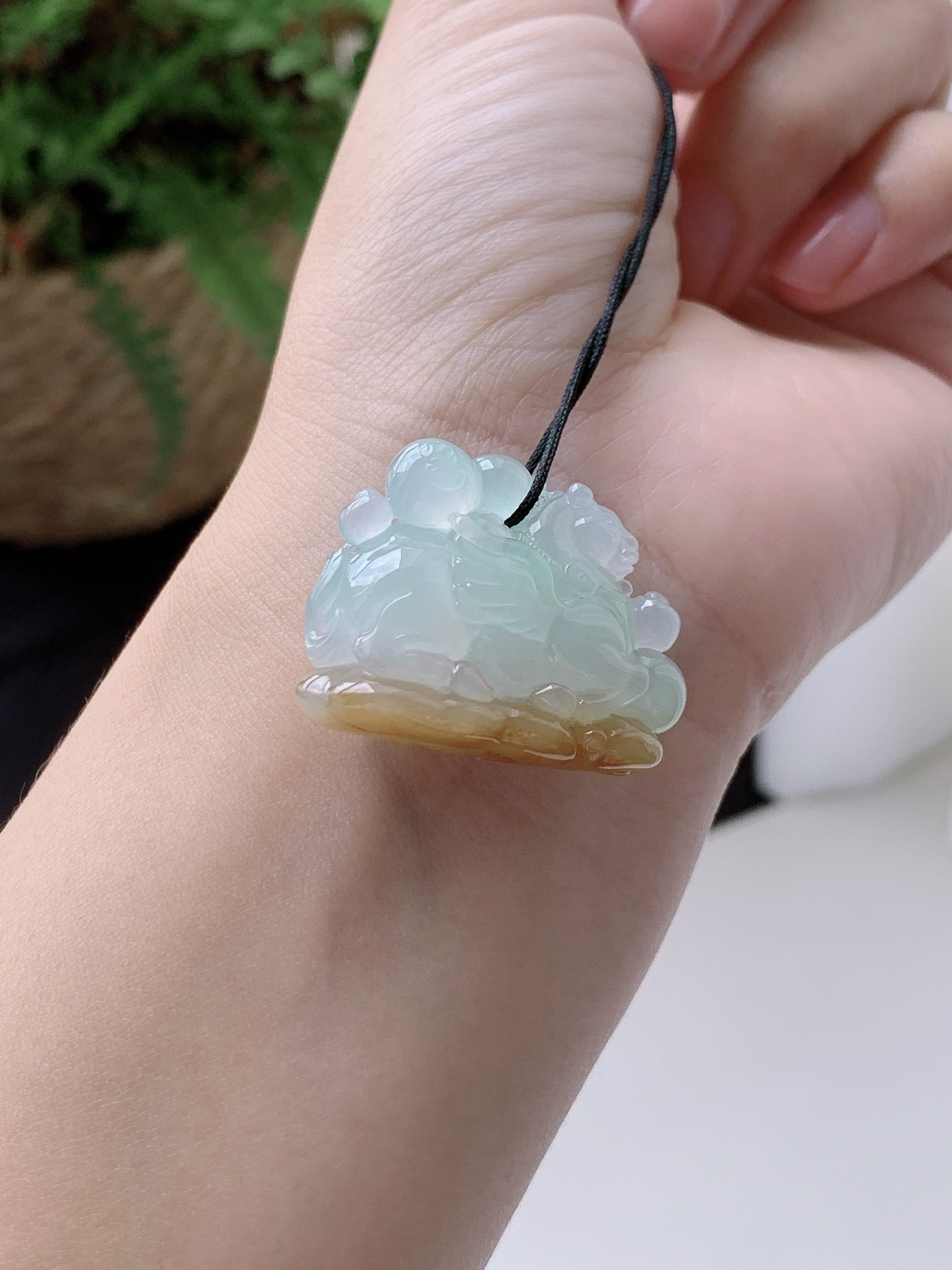 冰飘黄翡唐马生肖马牌吊坠,缅料,性比高,超厚,尺寸32-24.5-12.2,重量15.7克