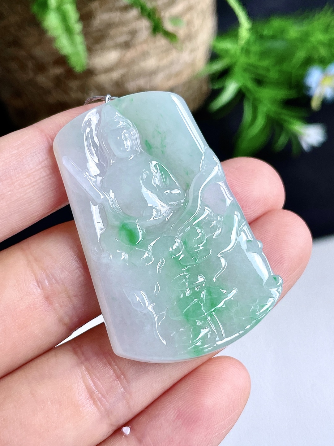 冰飘绿观音牌吊坠,性比高,厚装
