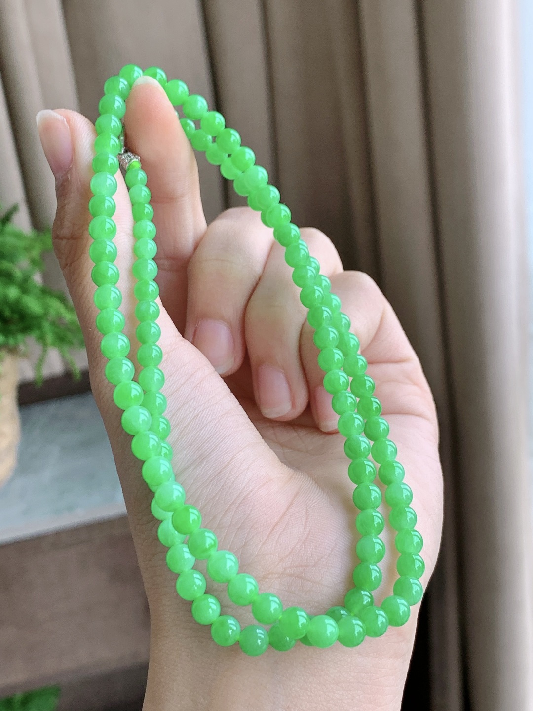 珠子冰阳绿珠链满绿圆珠子珠链,说明缅料性比高满色,尺寸5-4mm，25cm,重量23.9克