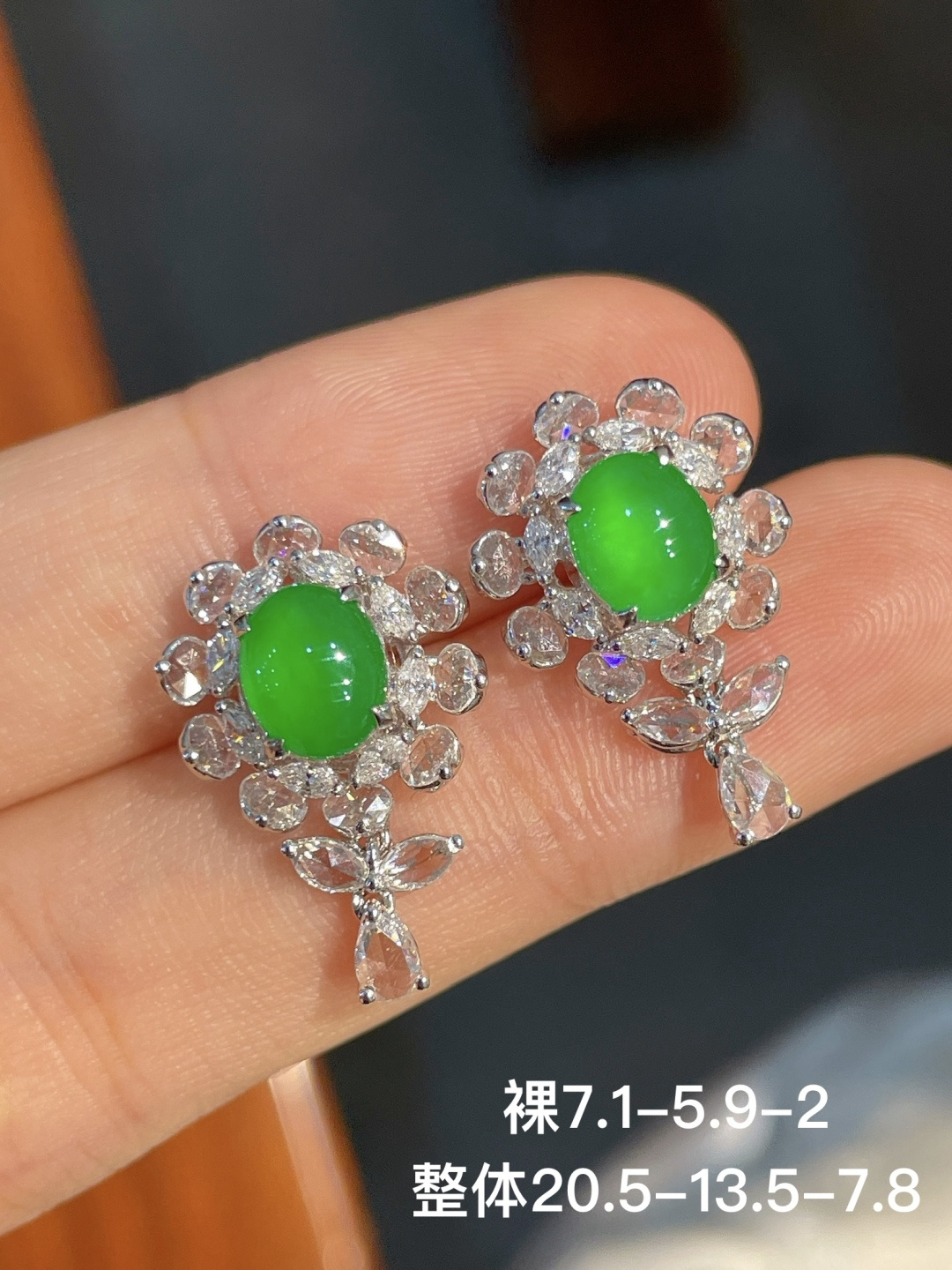 阳绿蛋面耳钉,无裂,18k金镶嵌,强烈推荐，20.5-13.5-7.8