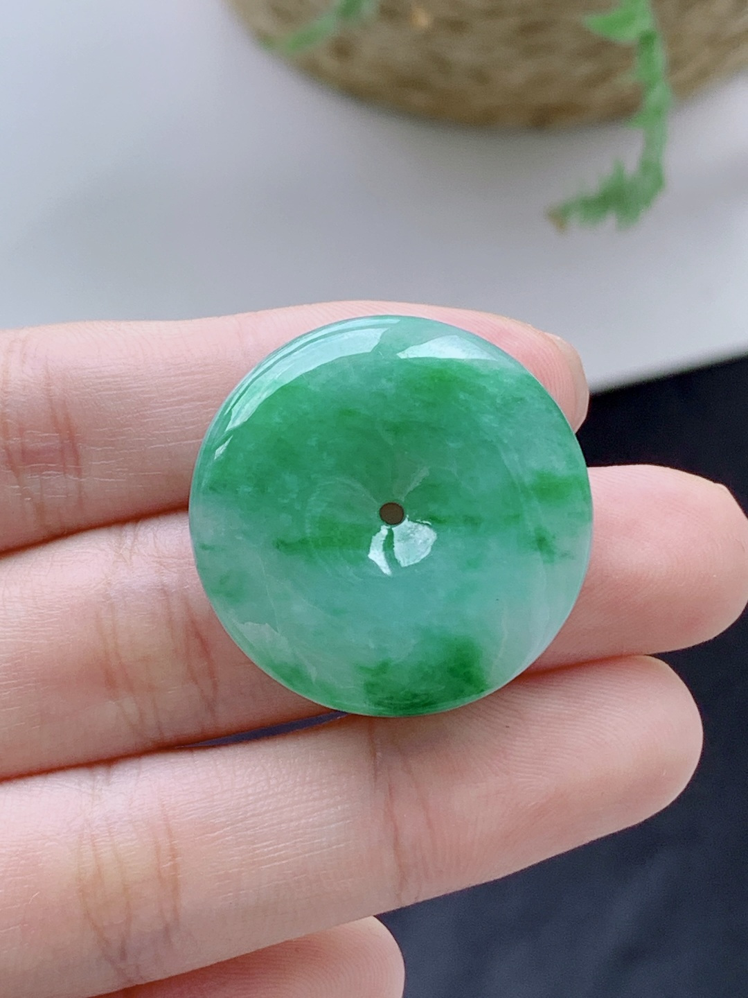 冰飘阳绿花平安扣怀古吊坠,缅料,性比高,飘绿,飘花,厚装,尺寸29.5-6.4,重量11.1克