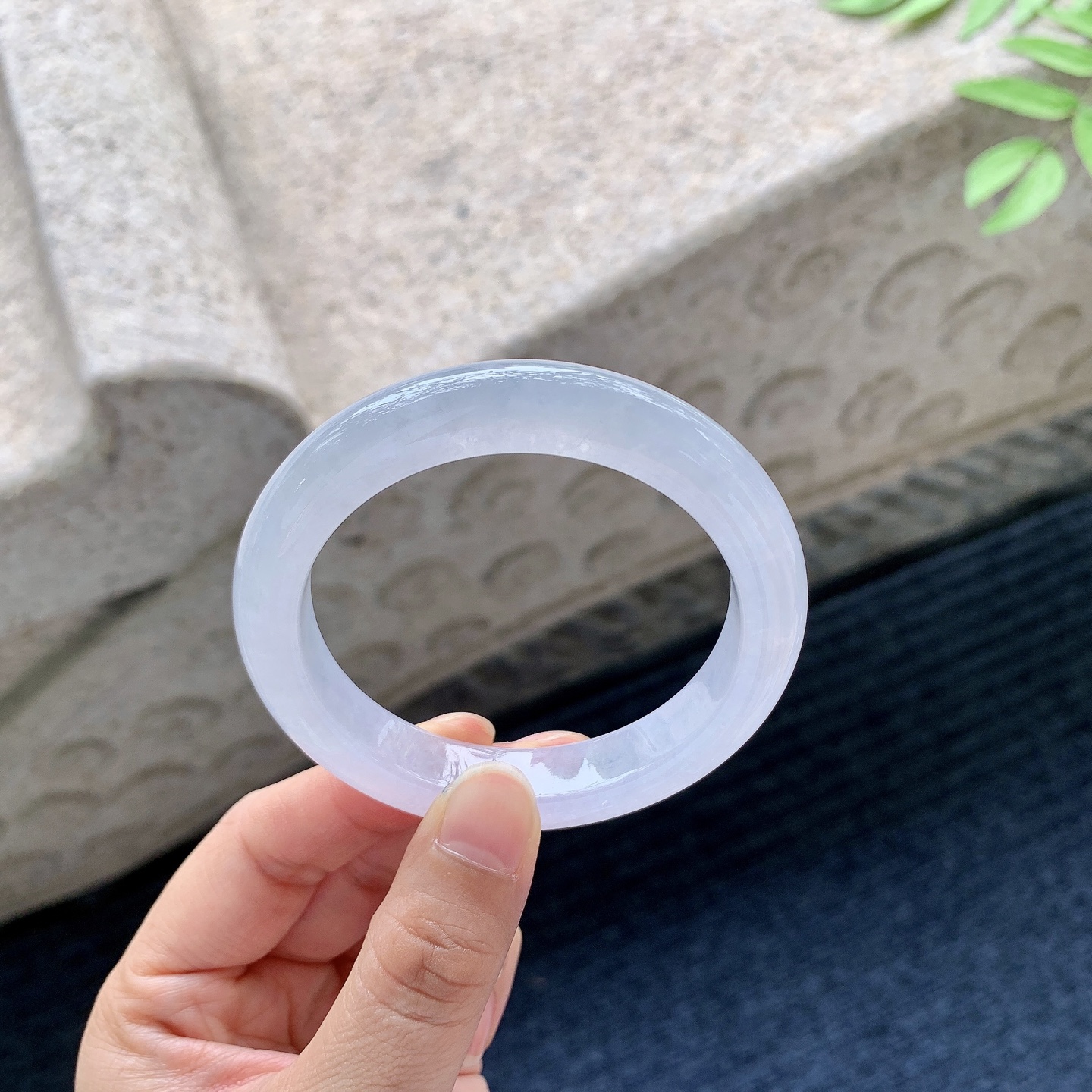 正圈52 53,圈口53.1/10.4/8.6,编码Q5082887,糯冰粉紫，水润，种老，细腻，打灯有棉絮