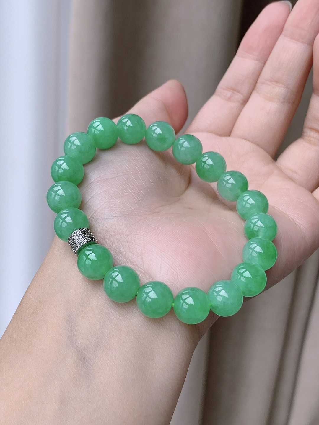 珠子冰阳绿手串圆珠珠子手串,性比高,满色满绿,尺寸9.8mm,重量33.5克