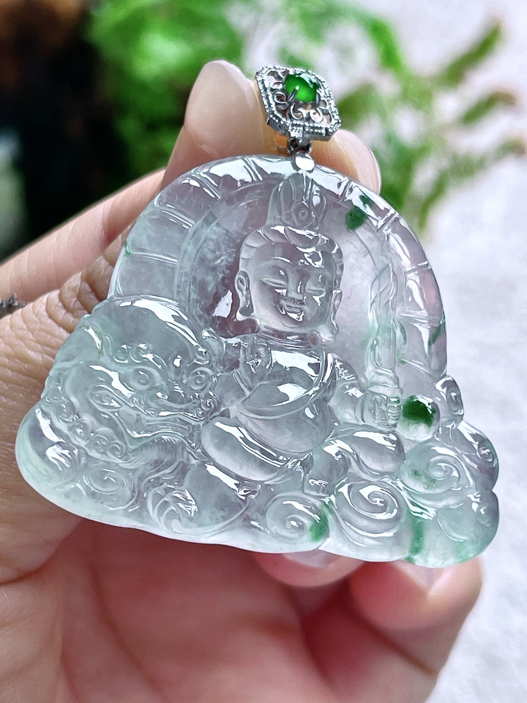 高冰飘绿花文殊菩萨牌吊坠,18k金镶嵌,无裂,性比高,飘花,冰透起钢,整体47,裸石36.3-43-6.3,重量20克