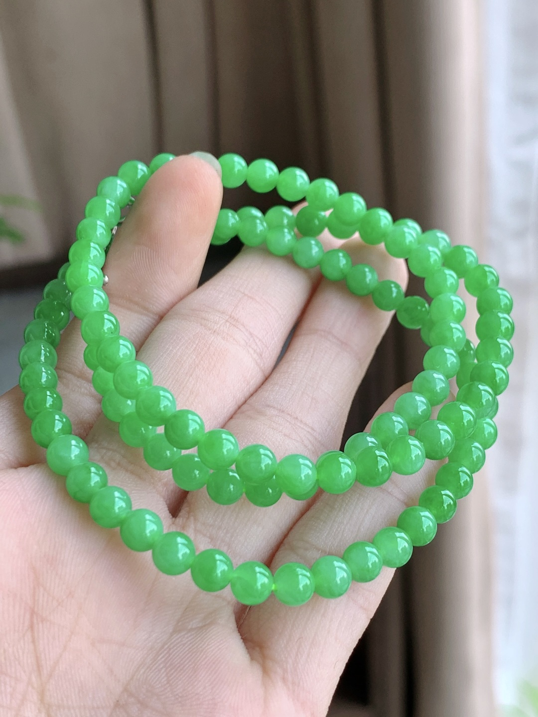 珠子冰阳绿珠链满绿圆珠子珠链,说明缅料性比高满色,尺寸5-4mm，25cm,重量23.9克
