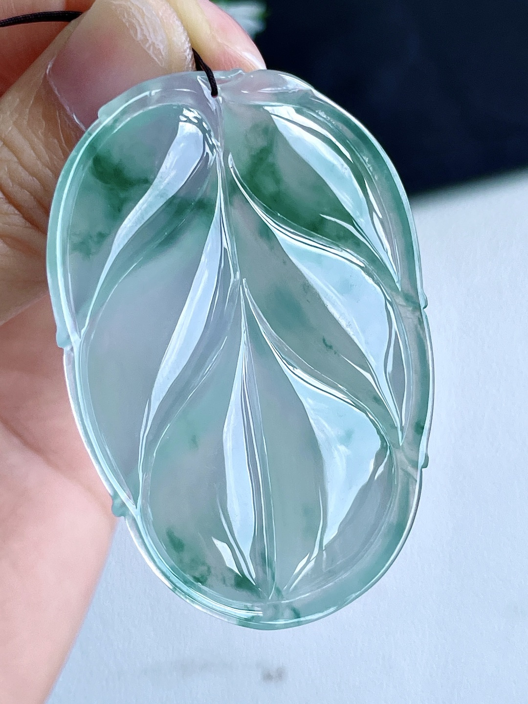 冰种飘绿花树叶飘绿花大叶子吊坠,无裂,性比高,飘花,厚装,尺寸56-38.1-6,重量23.9克