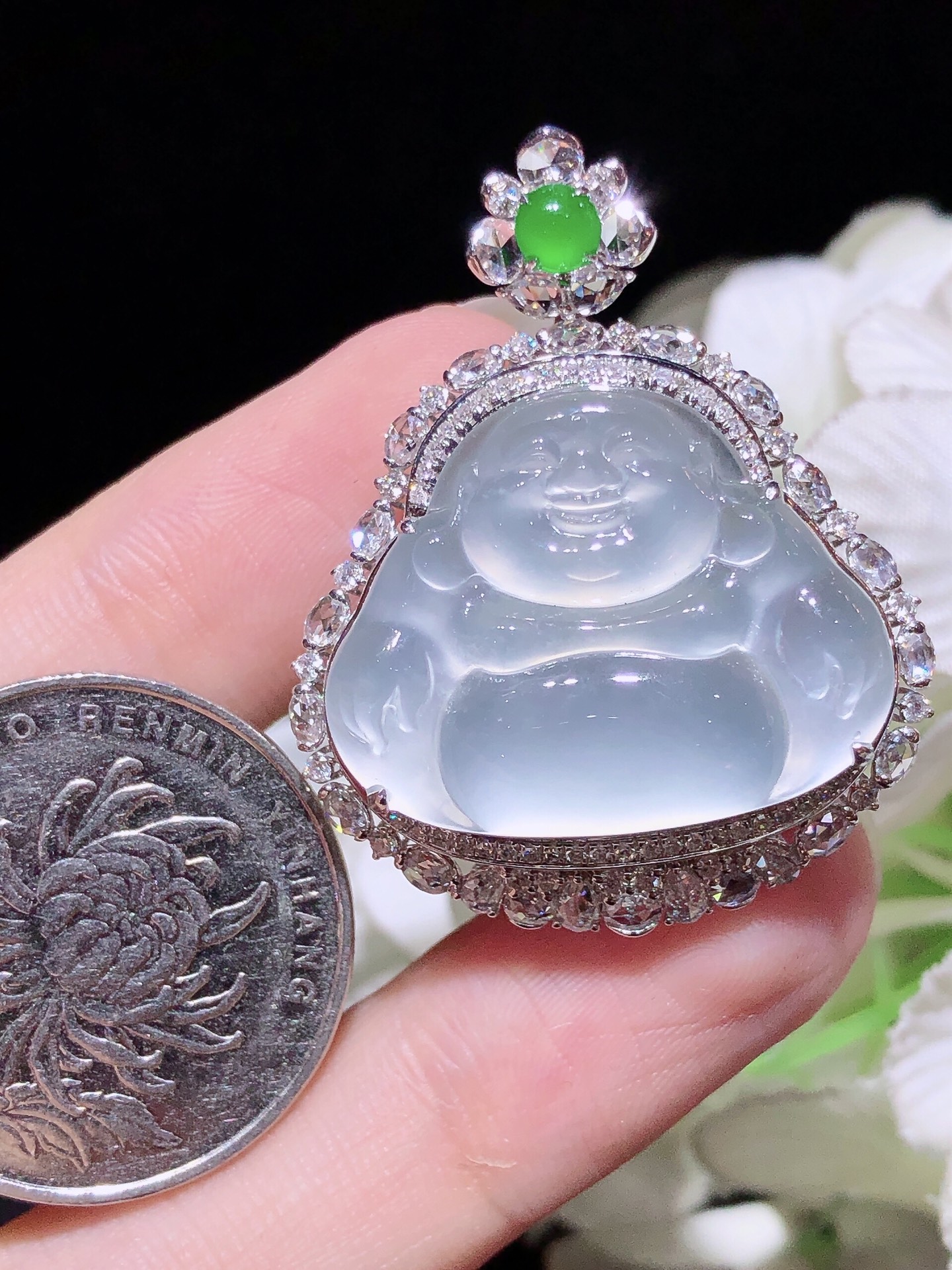 ️18K金镶 茅台白佛公吊坠 无裂 水润色艳 品相饱满 配送银链苹果拍摄，实物更好看，37.5-30.4-13