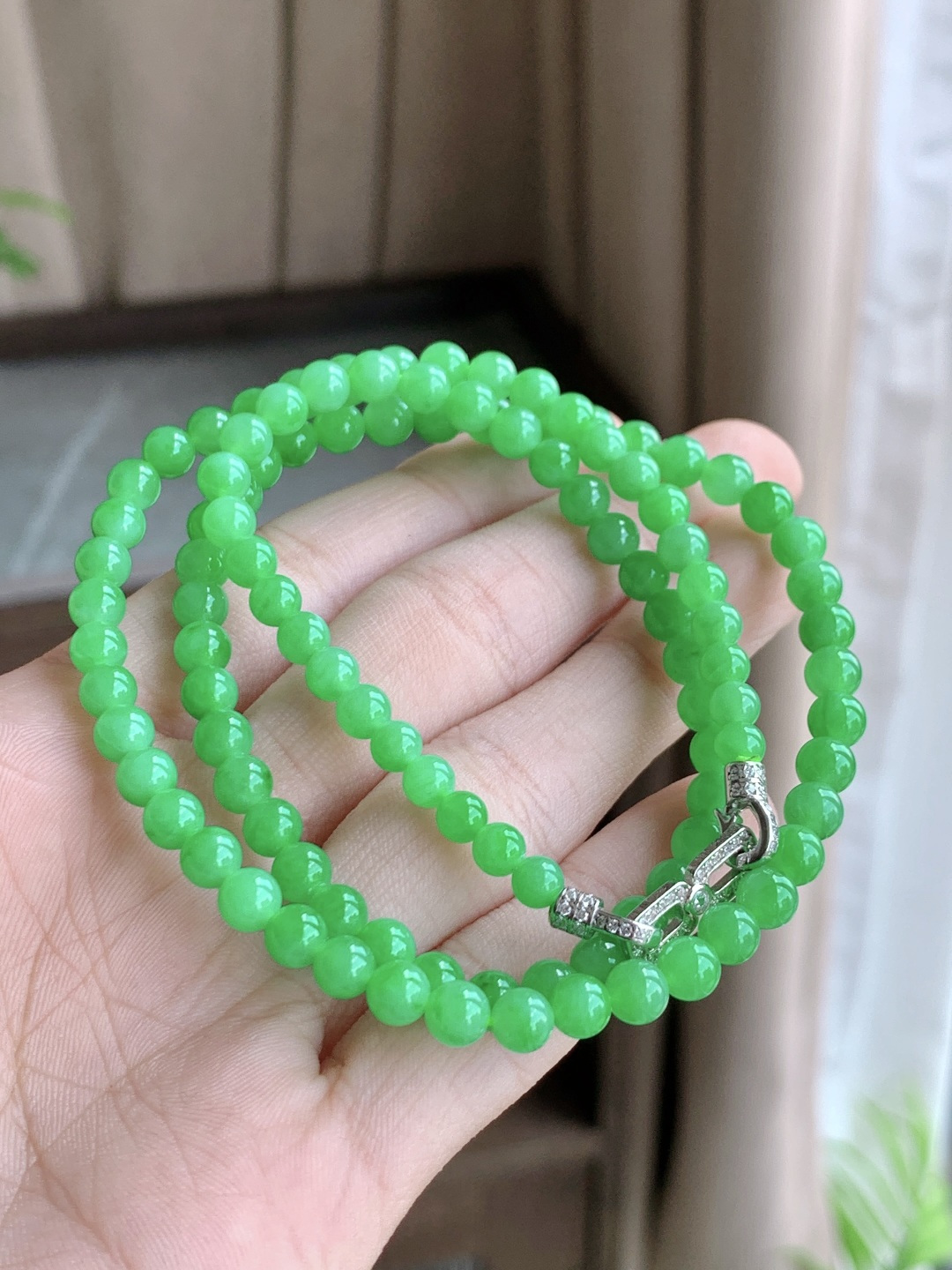 珠子冰阳绿珠链满绿圆珠子珠链,说明缅料性比高满色,尺寸5-4mm，25cm,重量23.9克