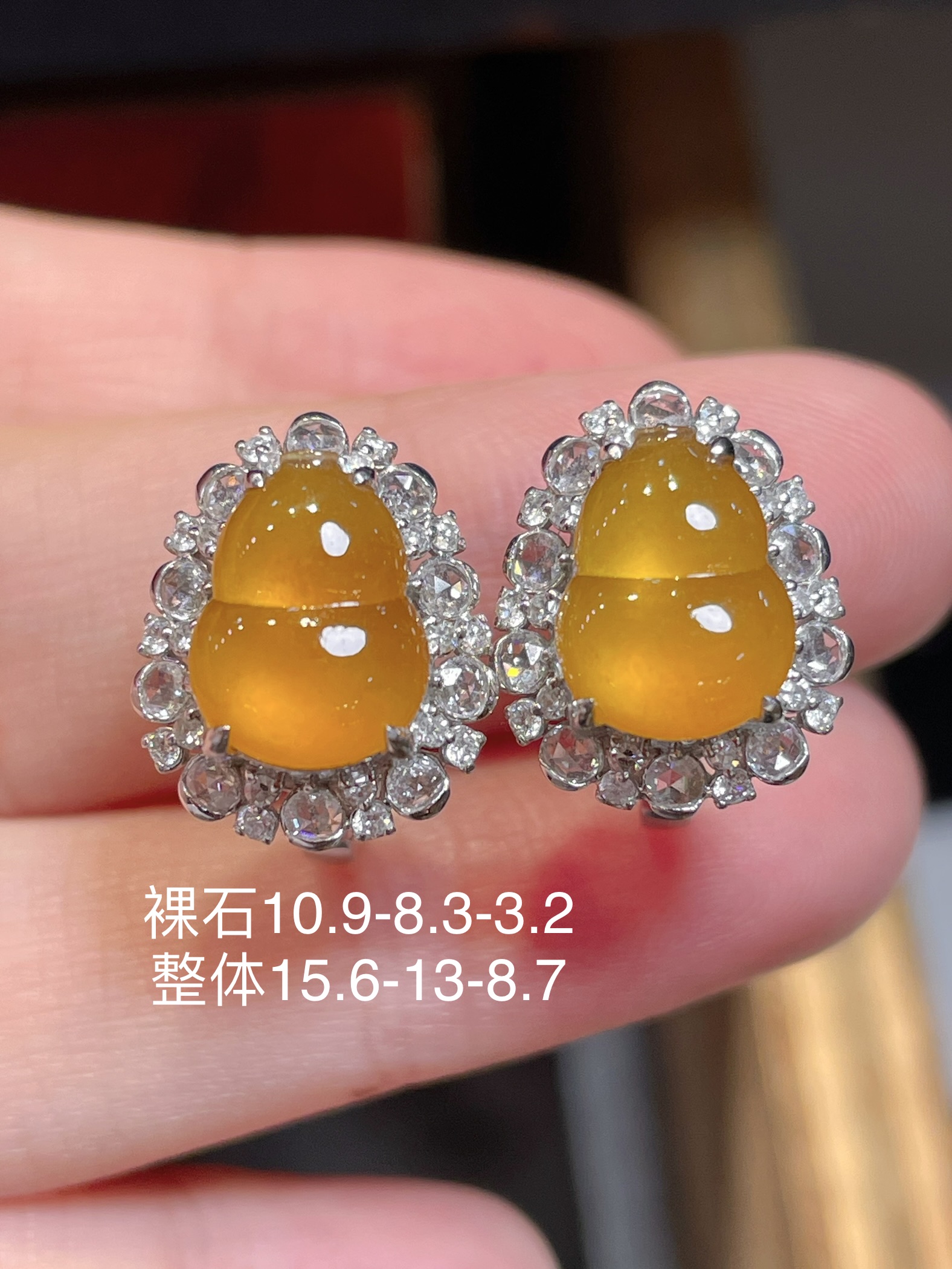 翡翠黄翡葫芦耳钉，冰种，料子水润通透，18k镶，佩戴效果佳，10.9-8.3-3.2