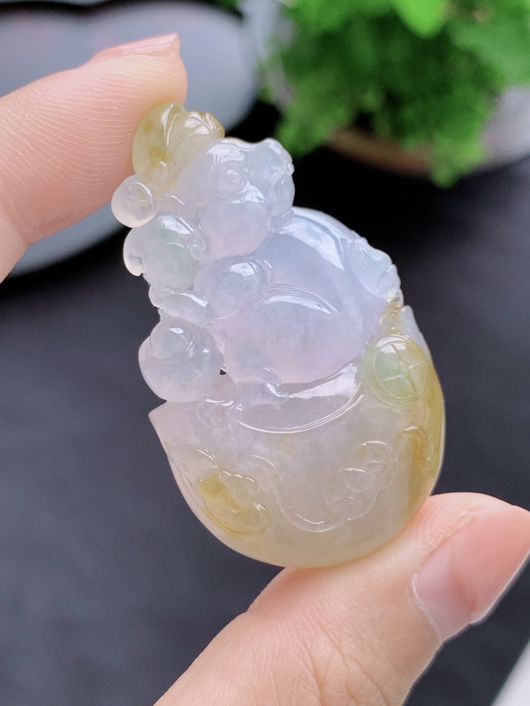 冰飘黄翡生肖猪牌吊坠,性比高,超厚