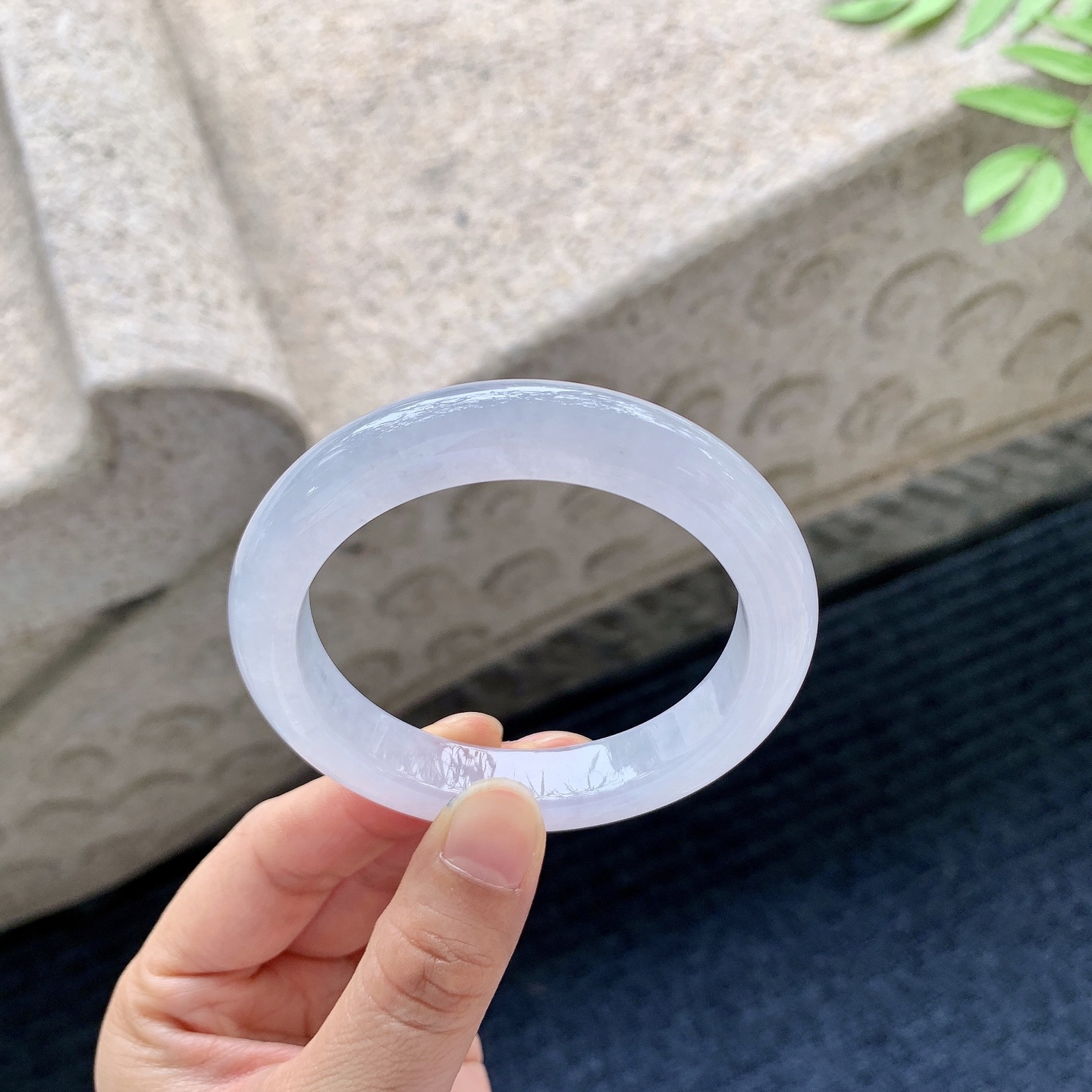 正圈52 53,圈口53.1/10.4/8.6,编码Q5082887,糯冰粉紫，水润，种老，细腻，打灯有棉絮