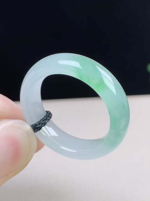 冰飘绿戒指，无裂，内径尺寸17.2-5.5-3.3mm，15号手寸，D28cyg