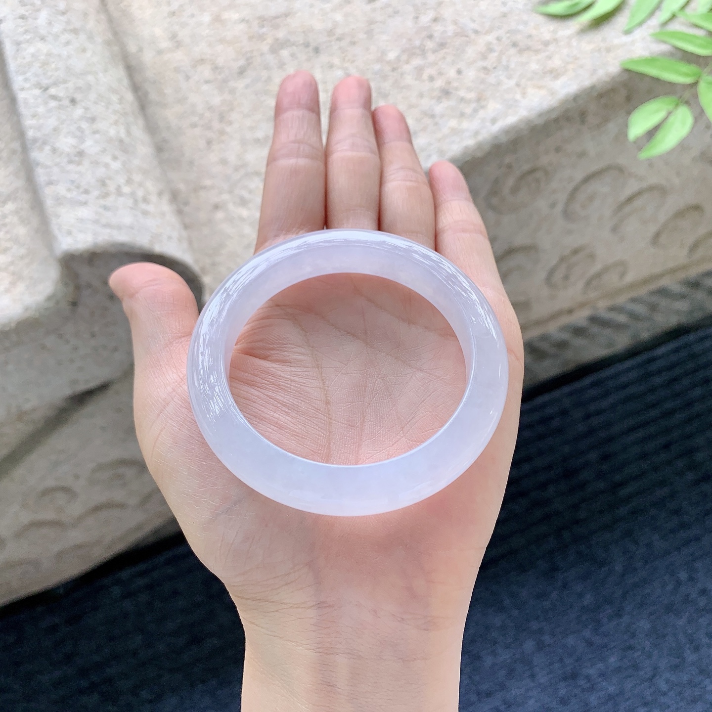 正圈52 53,圈口53.1/10.4/8.6,编码Q5082887,糯冰粉紫，水润，种老，细腻，打灯有棉絮