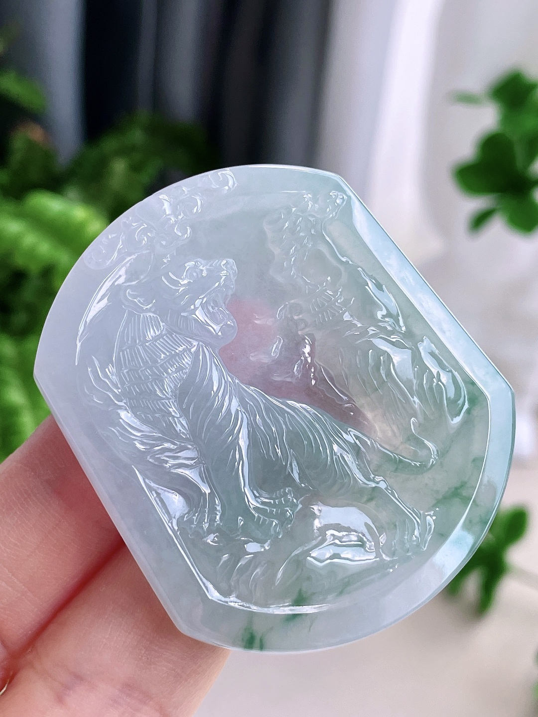 糯冰飘花生肖虎上山虎牌吊坠,缅料 无裂 性比高,尺寸53.4-45.8-4.8,重量26.3克