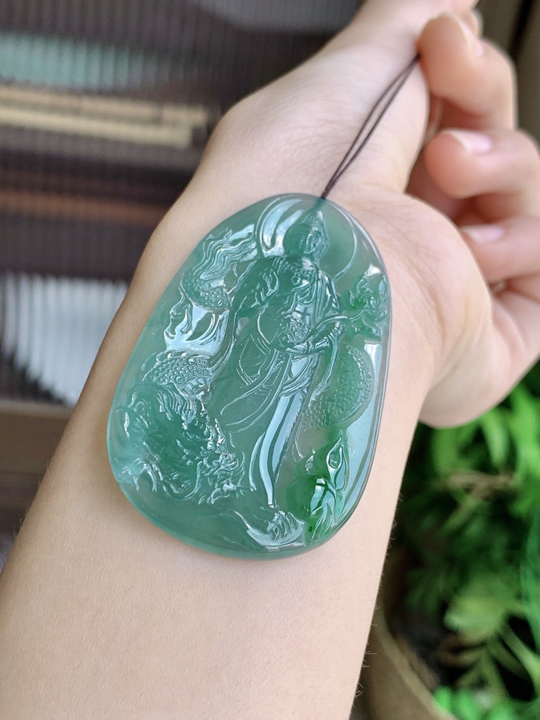 冰天空蓝御龙观音牌飘绿花站观音牌吊坠,  无裂 性比高 飘花, 尺寸54-34.4-5, 重量15.8克