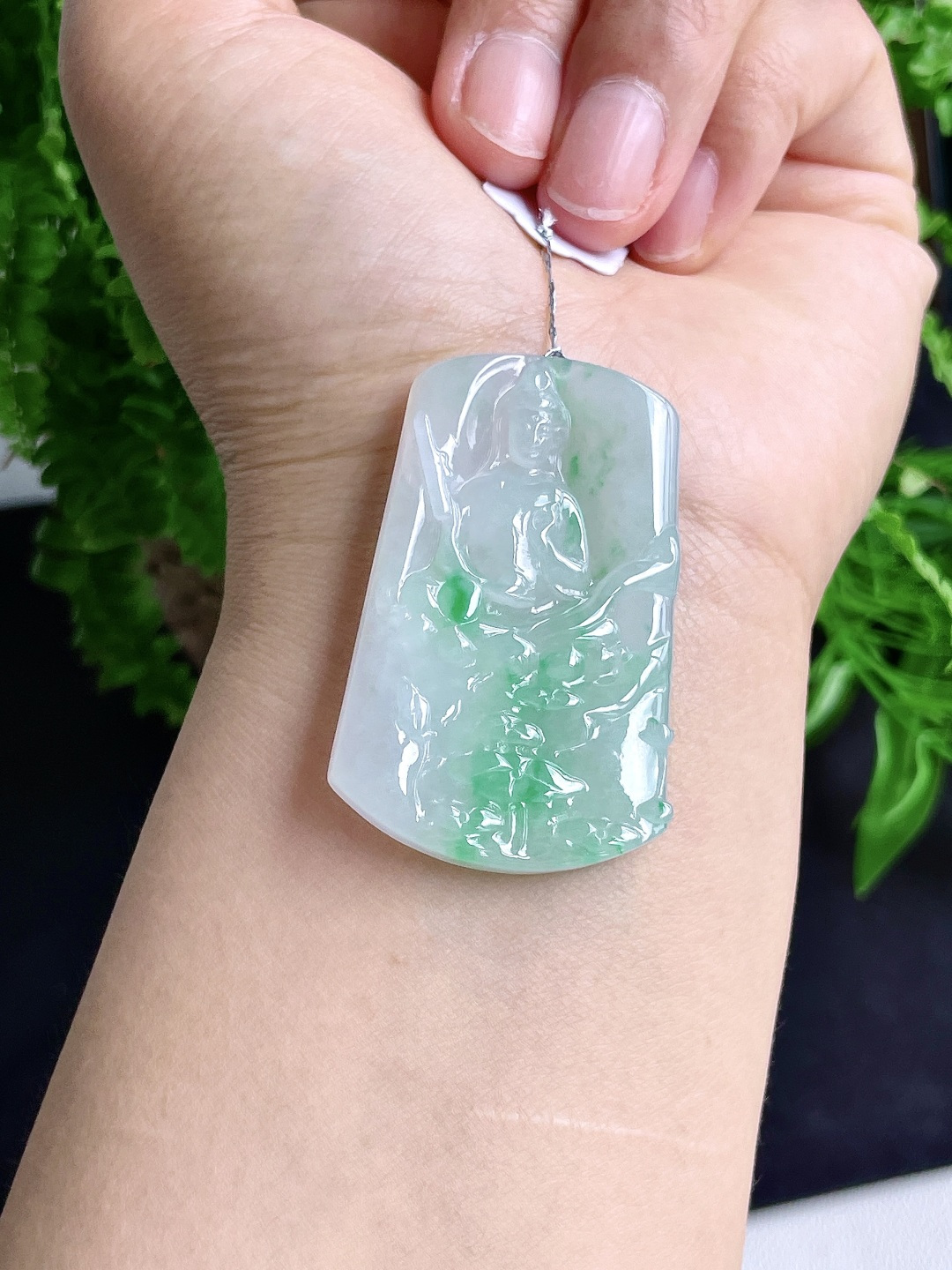 冰飘绿观音牌吊坠,性比高,厚装