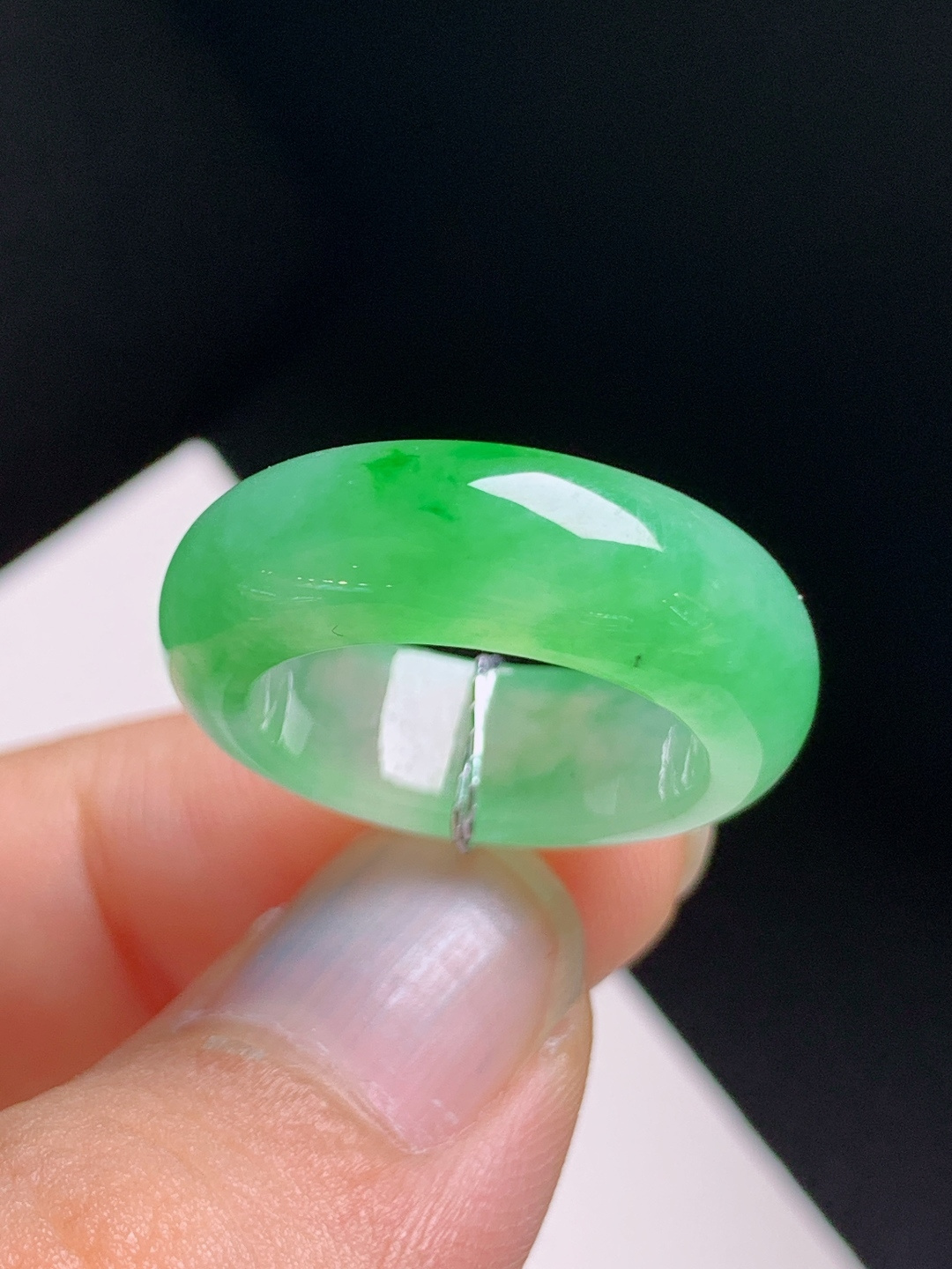 冰种绿指环，色艳水润，色泽匀净，贵气百搭