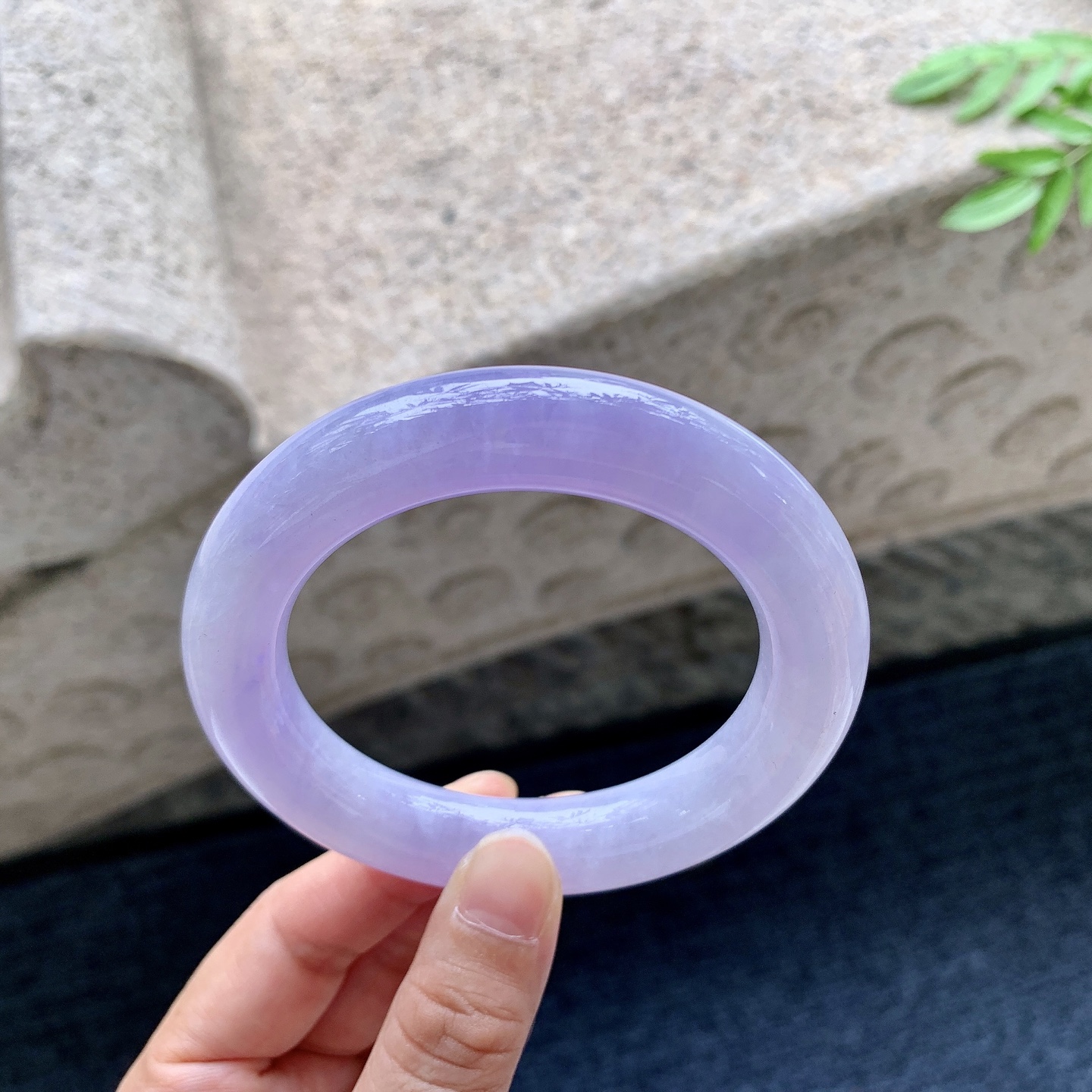 圆条56 57，圈口57/12.5/11.8，编码A2082915，艳紫，满色，水润，种老，细腻，有纹线