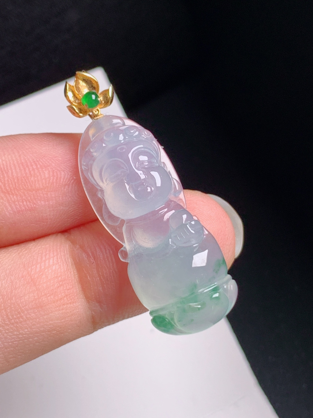 冰种飘花宝宝佛吊坠，冰润细腻，神态温婉，护佑安康