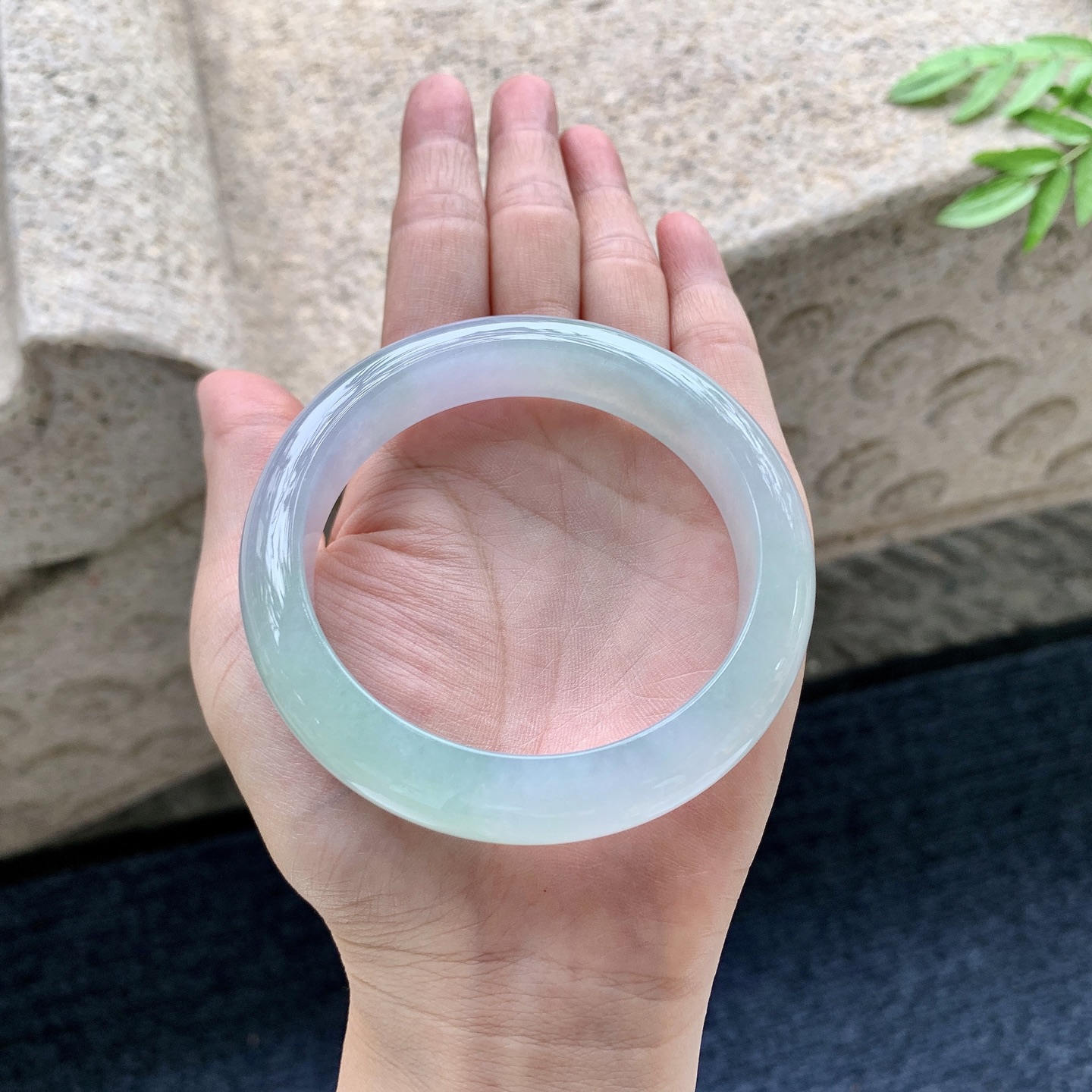 正圈57 58，圈口58.7/13.3/9.1，编码G9082931，糯冰春彩，水润，种老，细腻，无裂