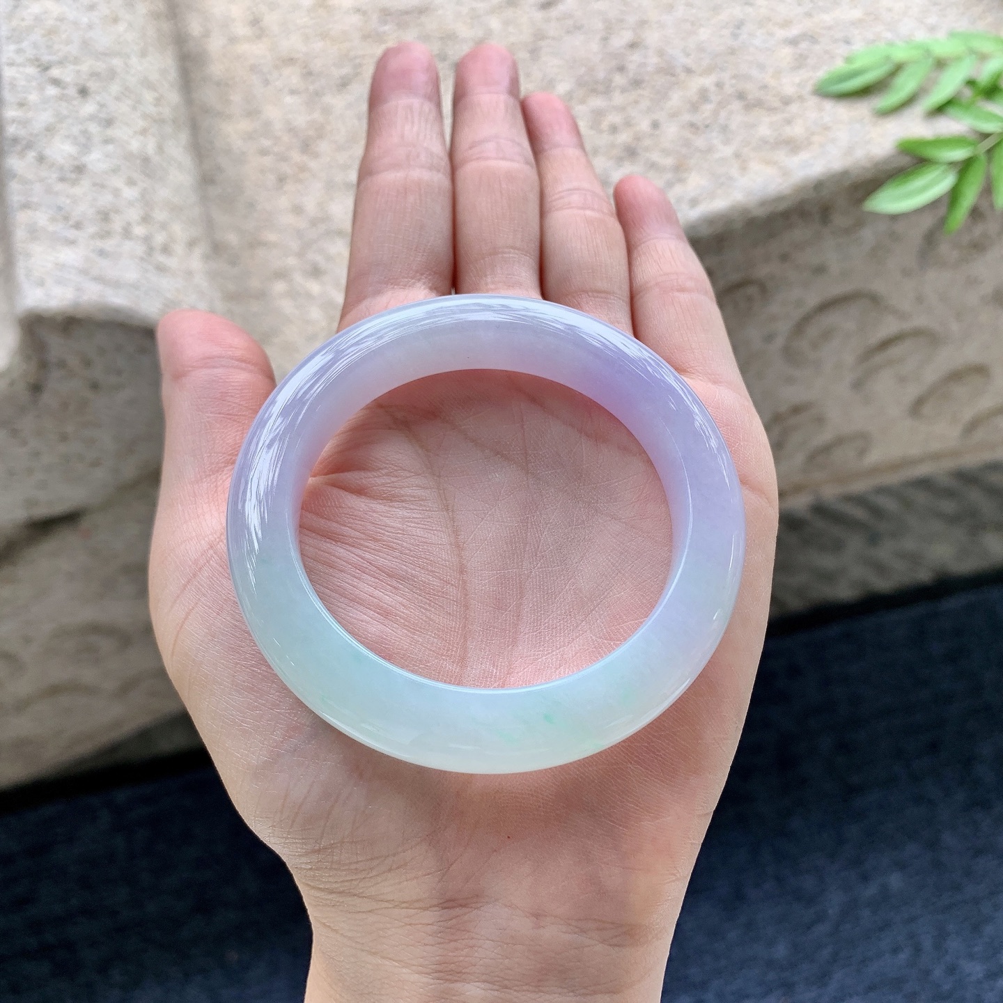正圈50 51,圈口51/10.2/9.2,编码G7082926,描述春彩，水润，种老，细腻，打灯有纹线