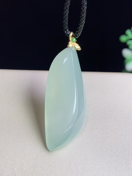 18k金镶冰种随形，无裂，尺寸33.5-13.1-7.0mm，D29yxa