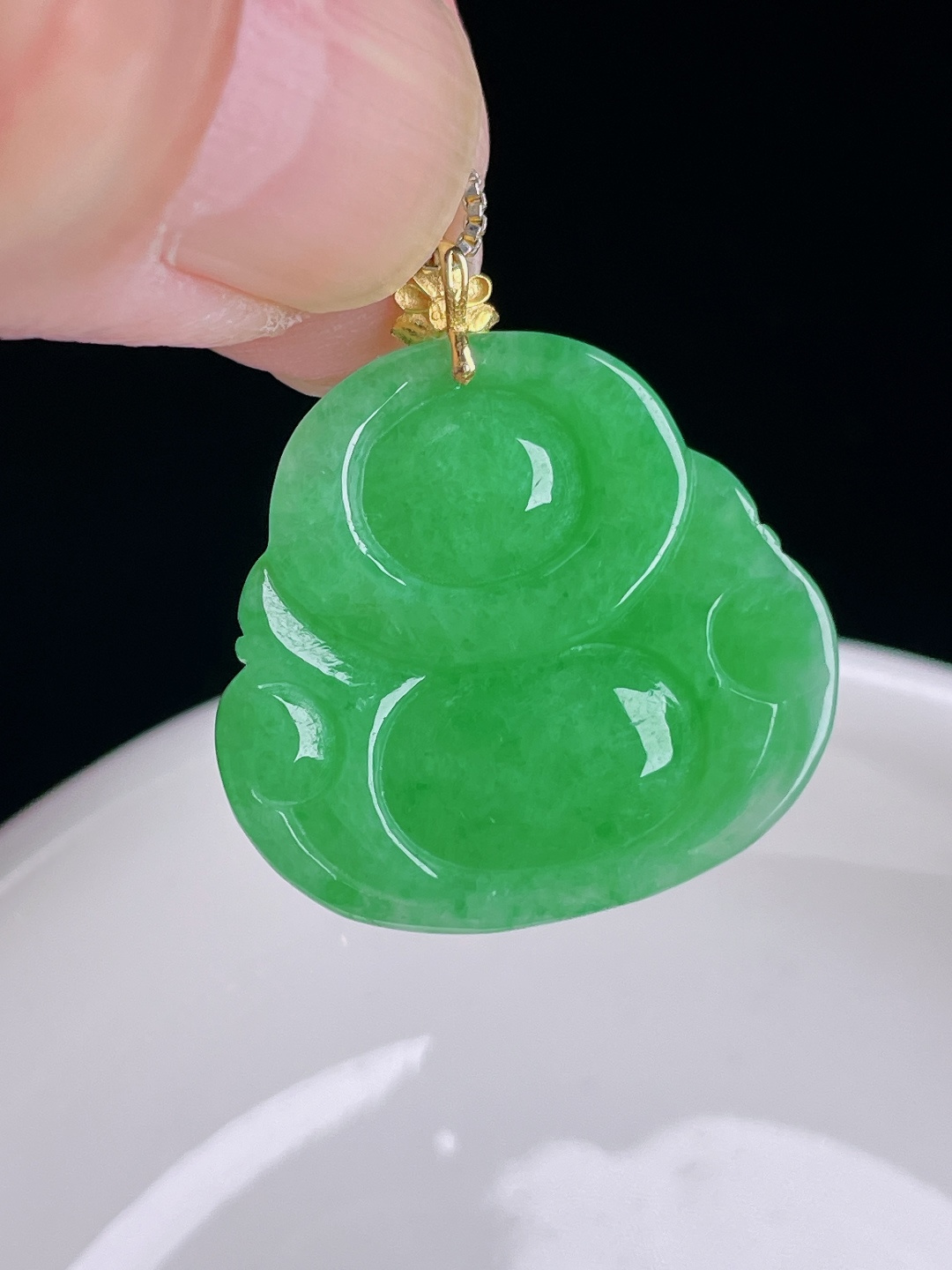 阳绿佛公，18k镶嵌，老种起光，细底通透，尺寸：27裸石23/24.4/6mm0828