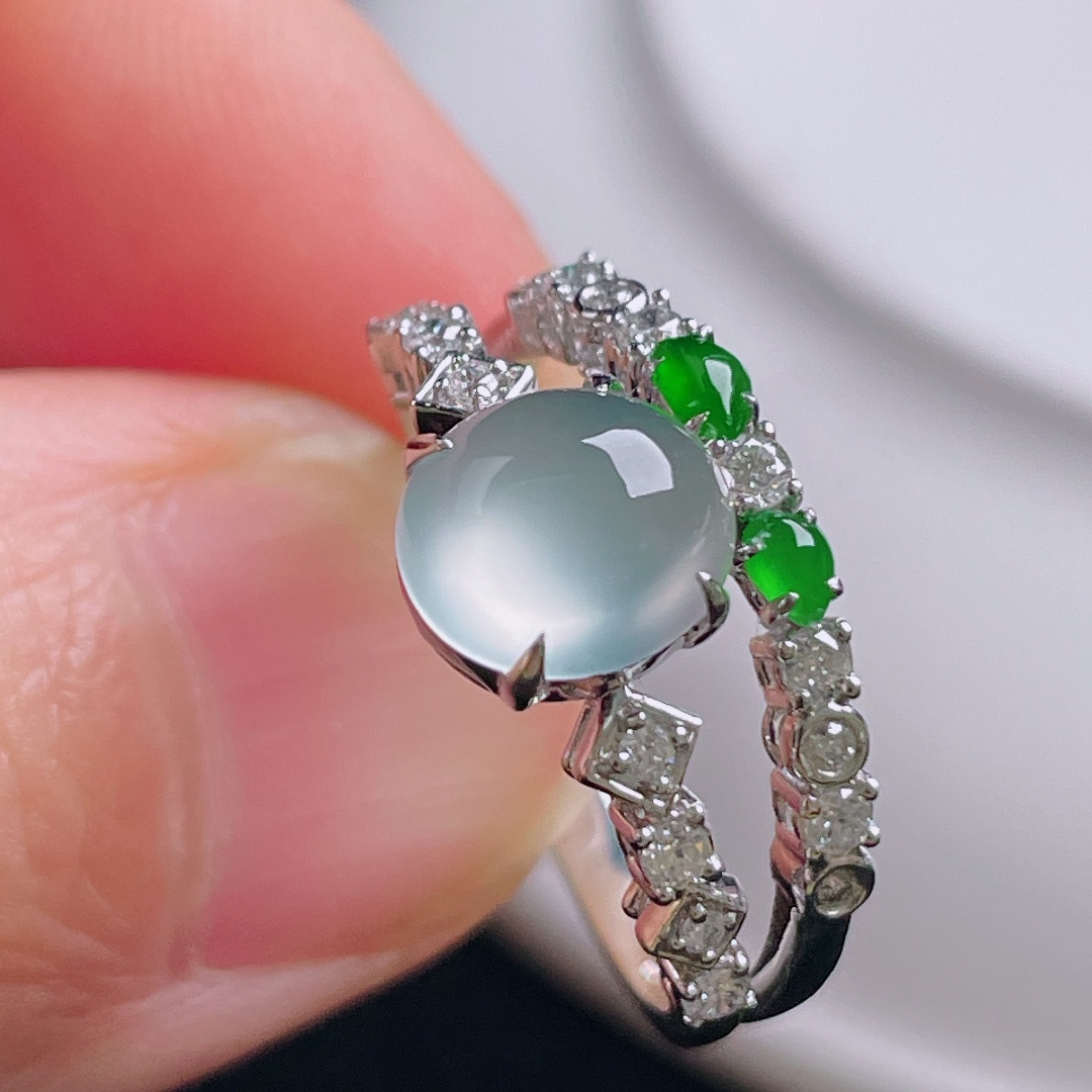 戒指，18k镶嵌，老种起光，细底通透，尺寸：裸石7.9/7.3/4mm0828