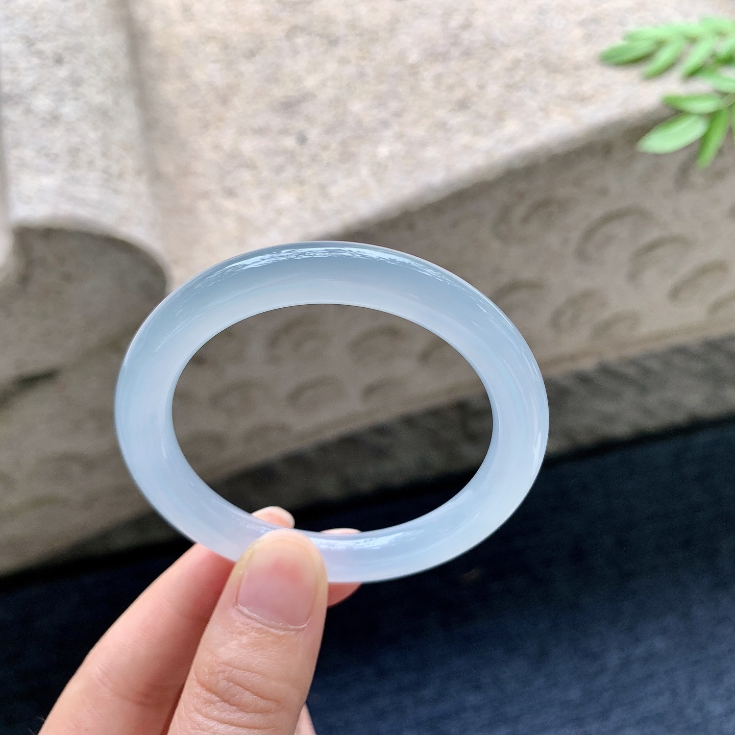 圆条48 49,圈口49.6/8.2/8.2,编码G9082933,冰糯紫底，水润，种老，细腻，有纹线