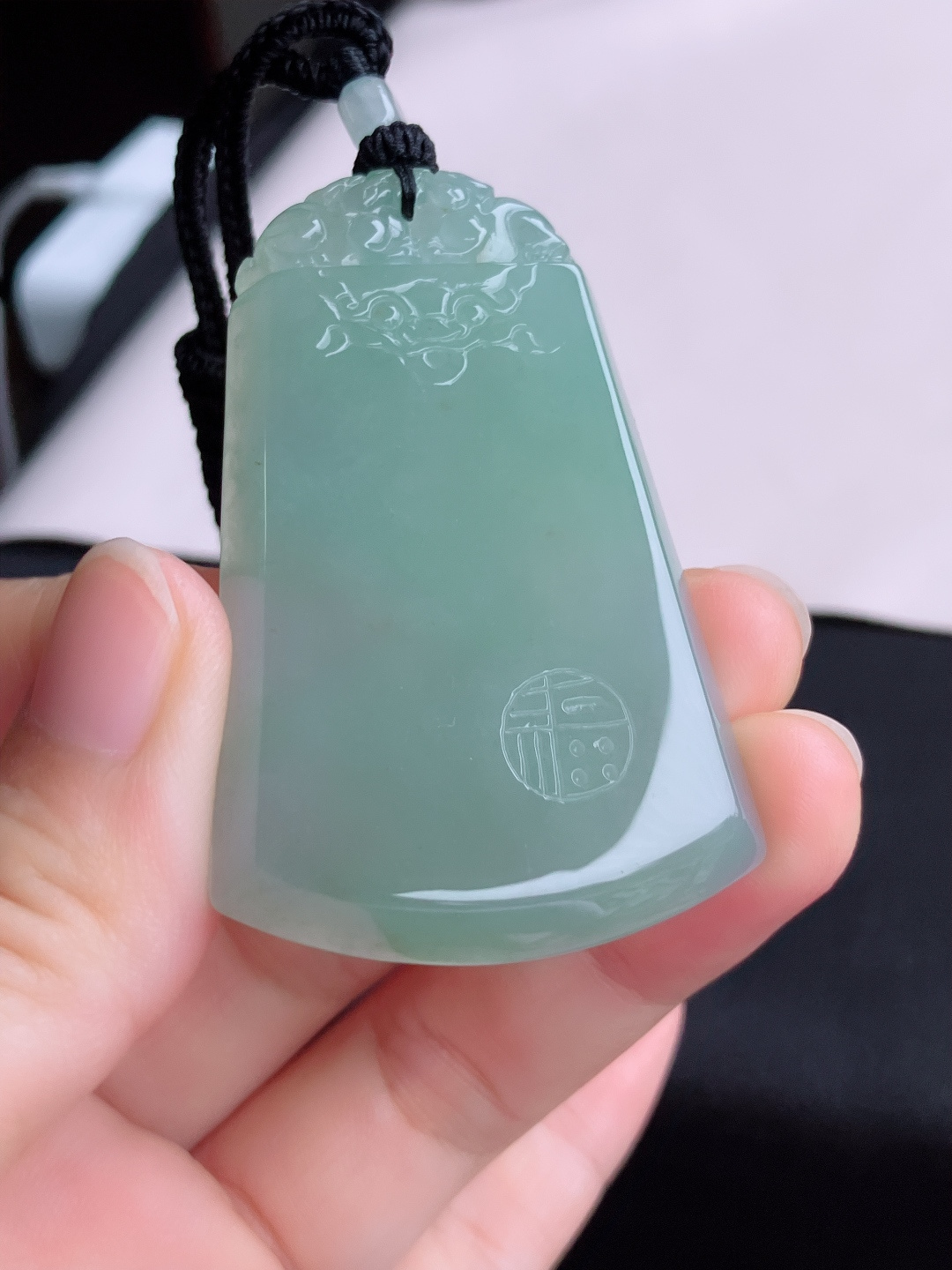 ️底色平安牌，简约时尚，尺寸59.3/38/7/自然光实拍