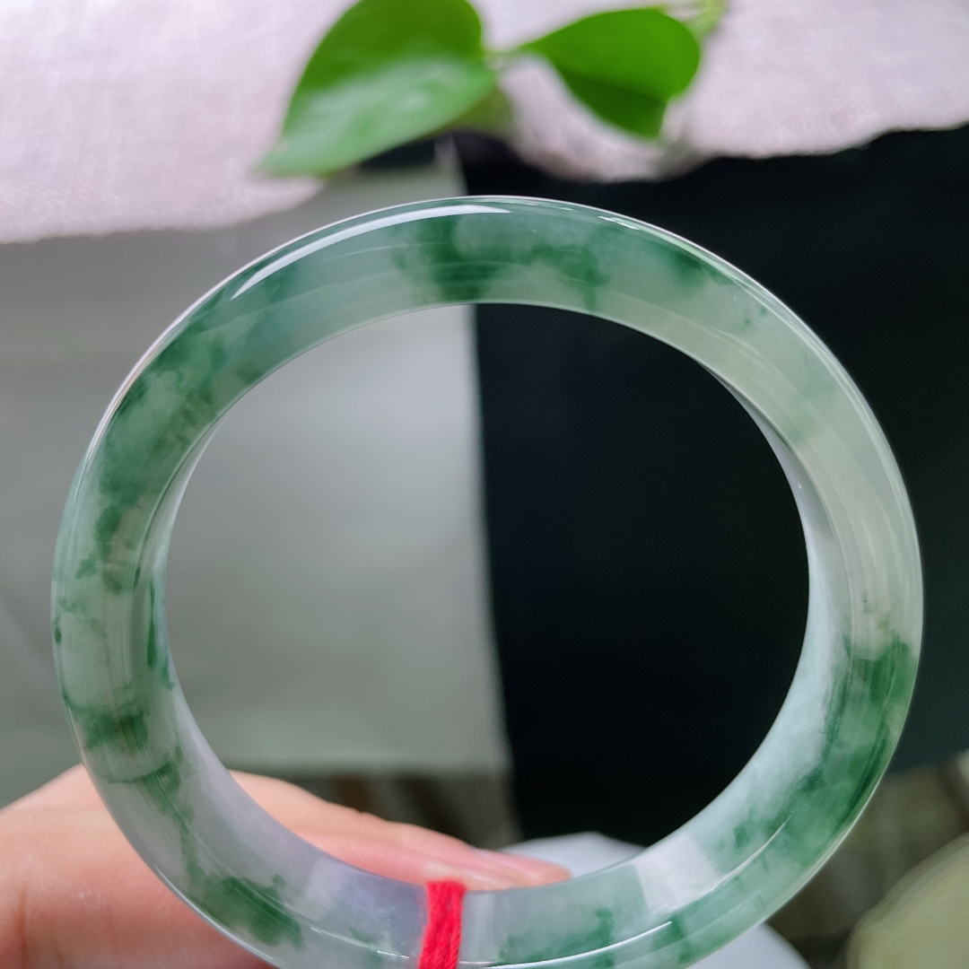 飘花正圈，冰润起光，飘花灵动如山水写意。宛如天然水墨画卷，有棉线，ss55179a