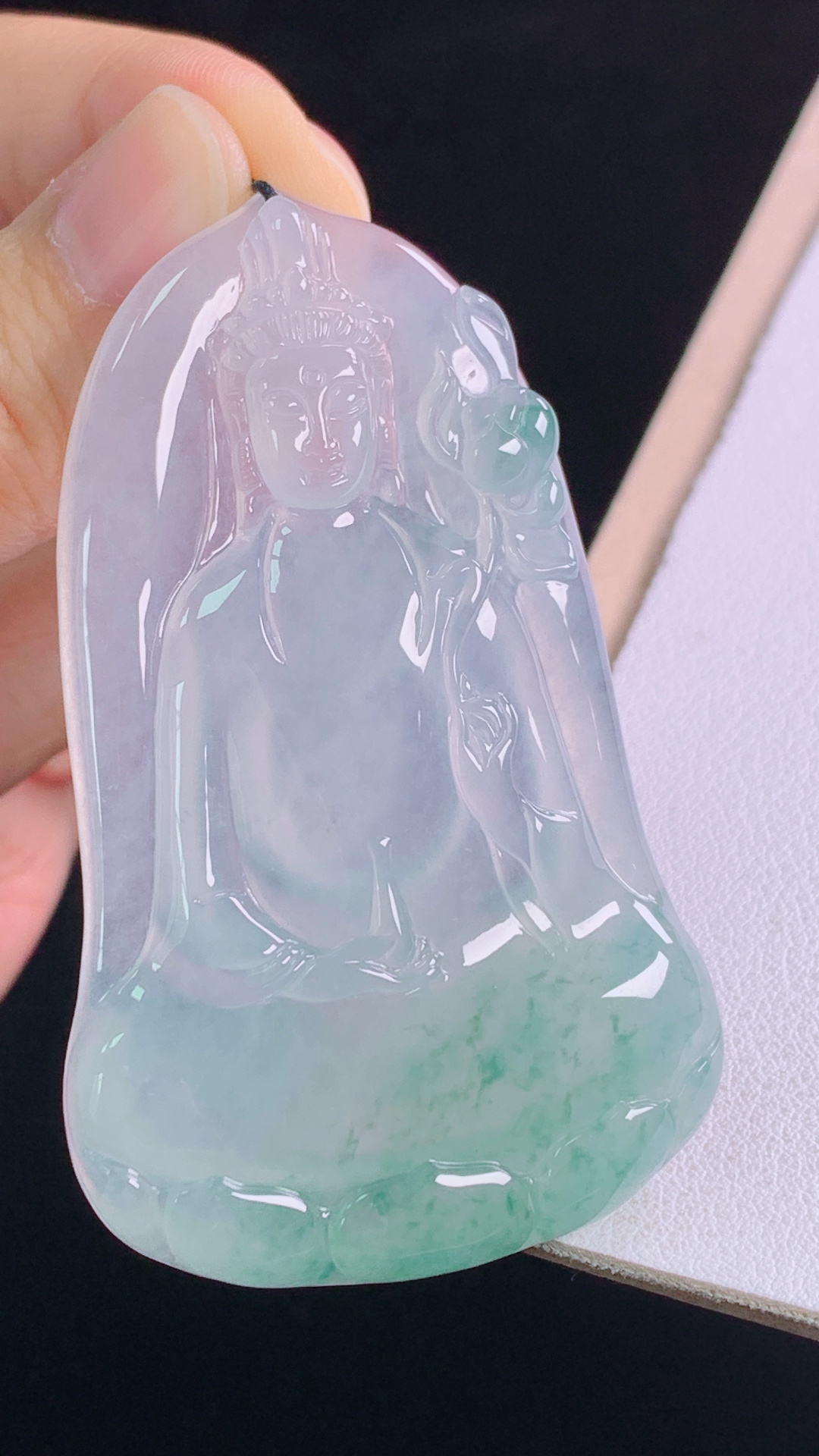 高品质冰种飘花大势至观音，种水，花色灵动，冰清玉洁，无裂，尺寸:63.9-38.8-6.1mm