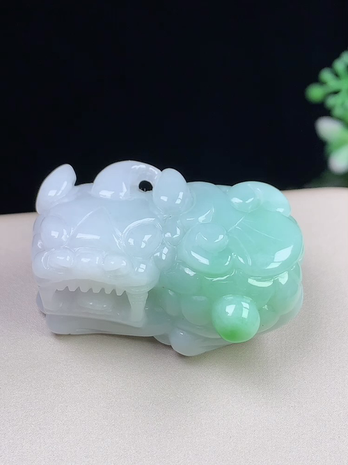 飘绿霸王貔貅，招财，无裂，尺寸35.3-24.4-16.5mm，D29yxa