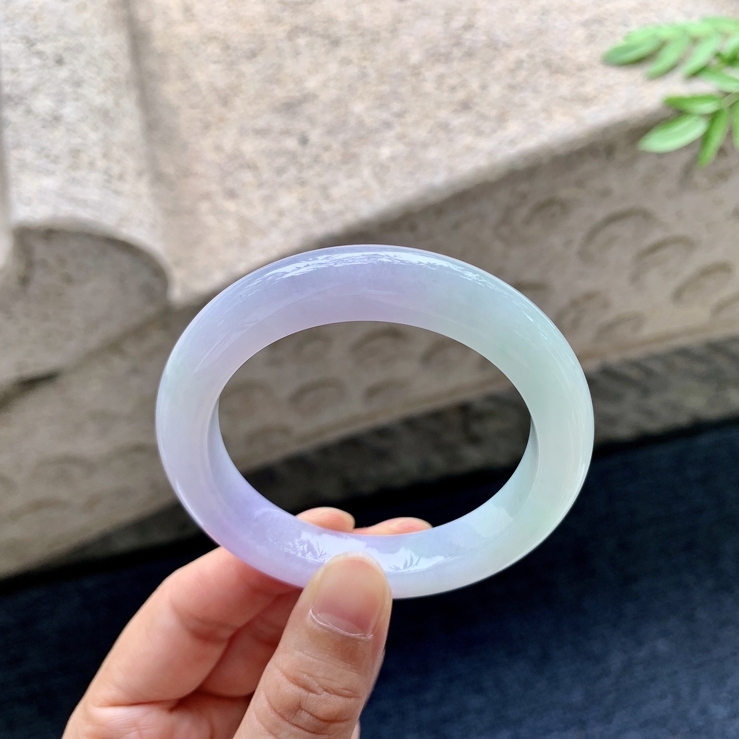 正圈50 51,圈口51/10.2/9.2,编码G7082926,描述春彩，水润，种老，细腻，打灯有纹线
