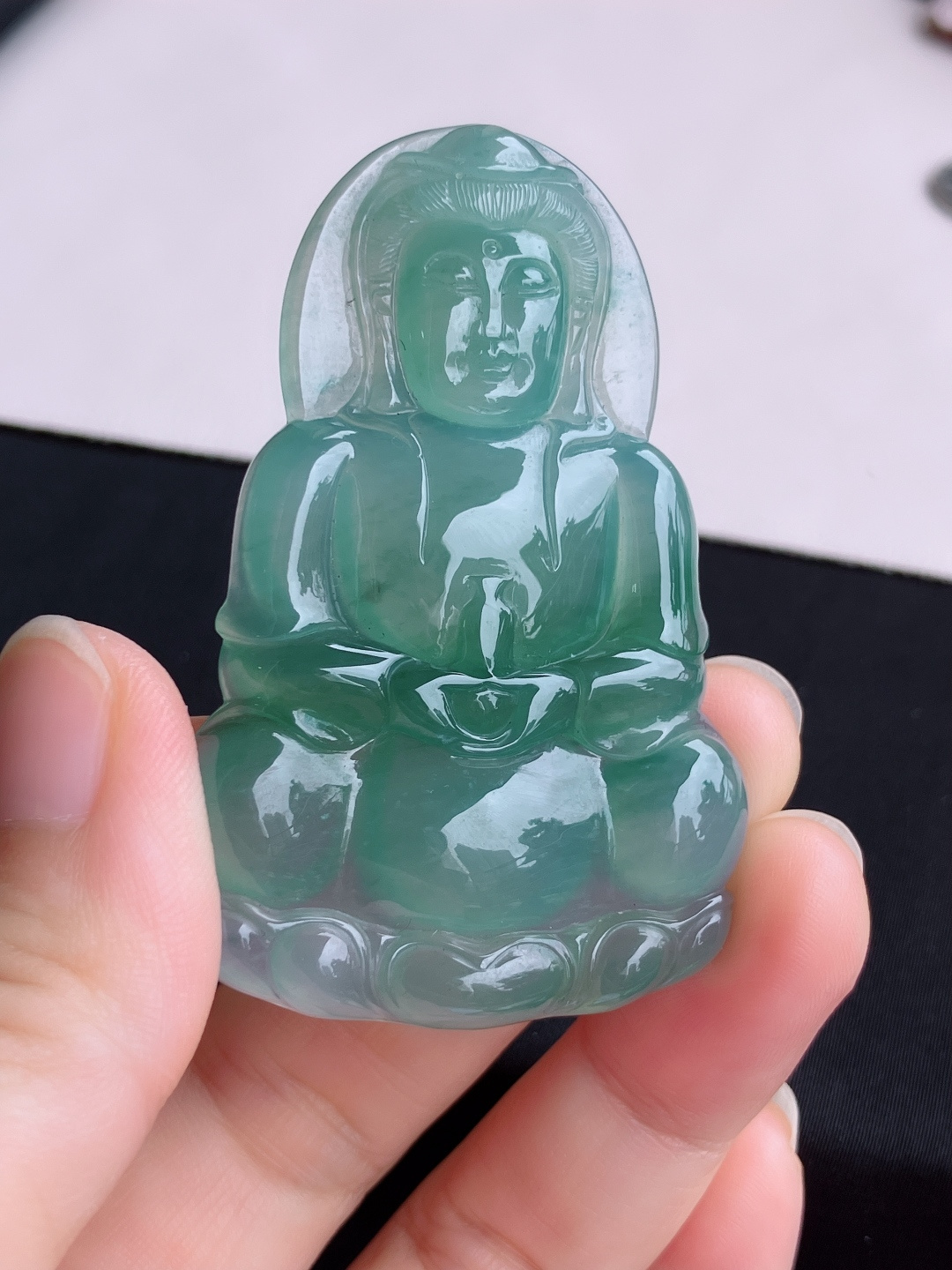 冰飘花大观音，晶莹剔透，面容慈祥，尺寸62.5/40.6/6/自然光实拍