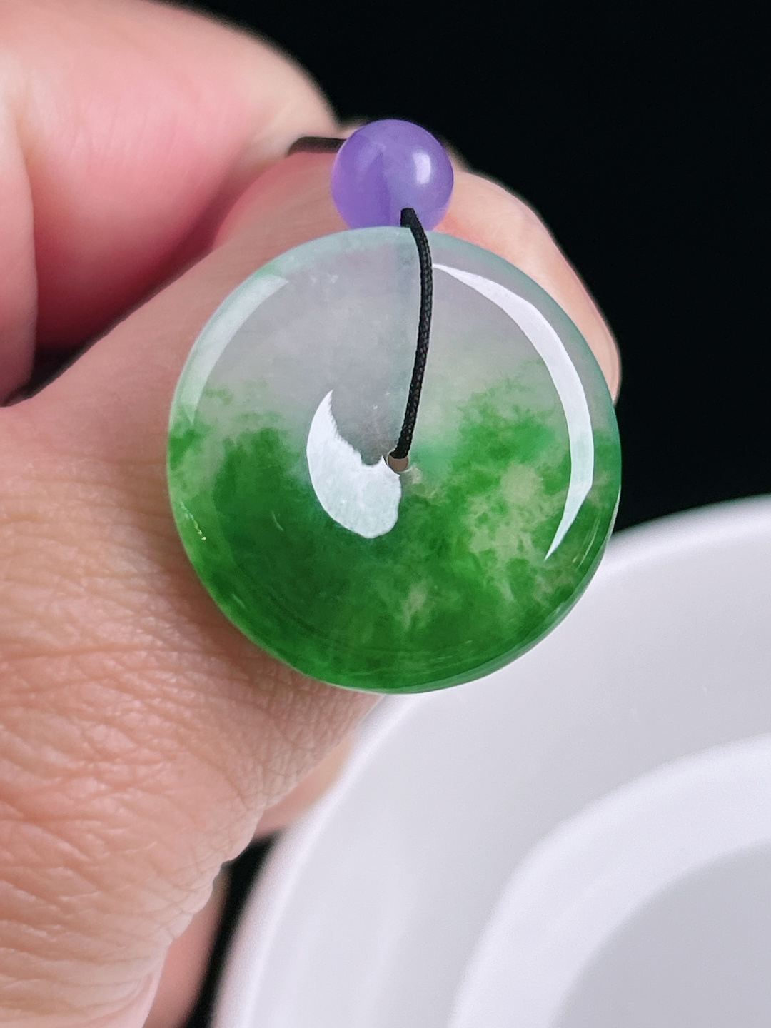 辣绿平安扣，老种起光，细底通透，尺寸：24/4mm0828