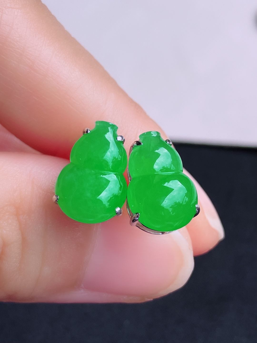 ️阳绿葫芦耳钉，简约时尚，尺寸13/8.6/5.8/自然光实拍