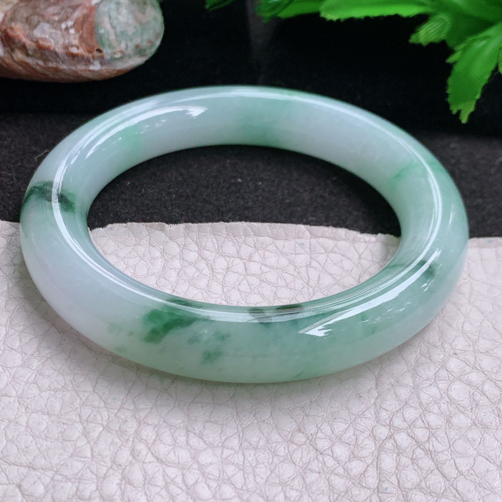 r自然光54*11.6*11美人镯 缅甸翡翠a货玉手镯清新冰飘花圆条玉手环