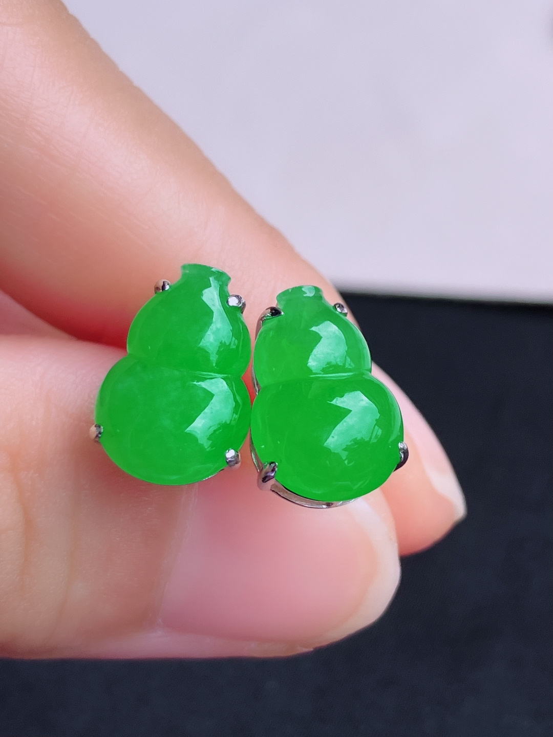 ️阳绿葫芦耳钉，简约时尚，尺寸13/8.6/5.8/自然光实拍