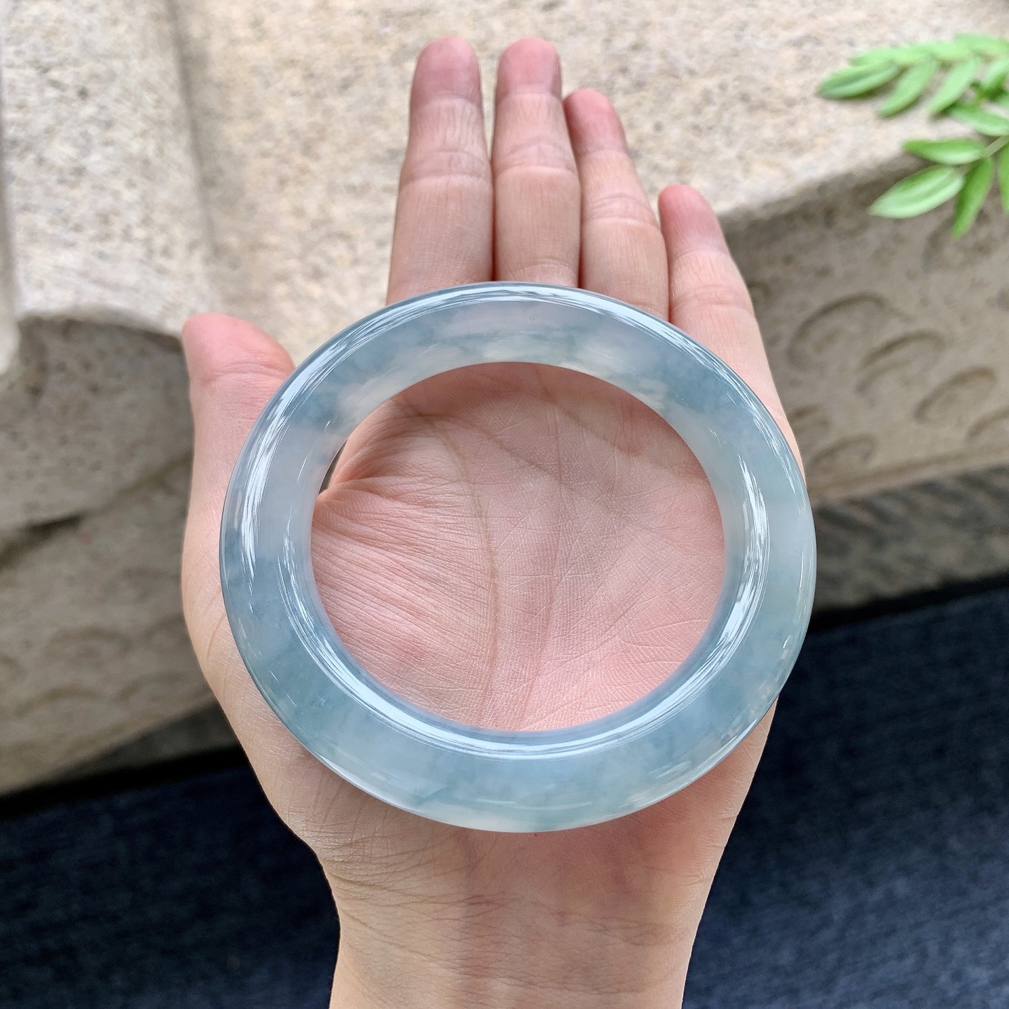 圆条55 56，圈口56.5/11.4/11.7，编码WW082946，冰糯飘花，水润，种老，细腻，