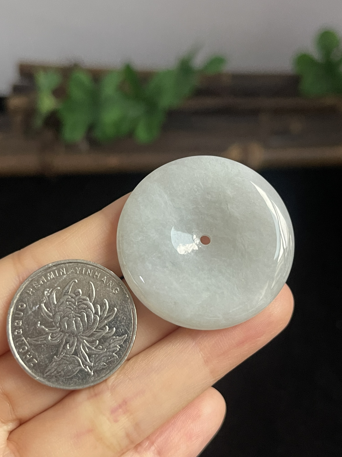 翡翠糯化种白色平安扣