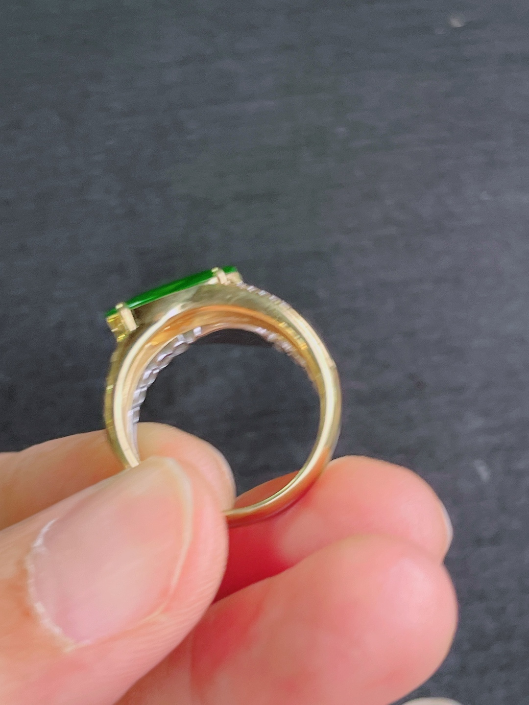 高冰绿蛋面戒指，晶莹剔透，新颖时尚，品相，12.5-6-4